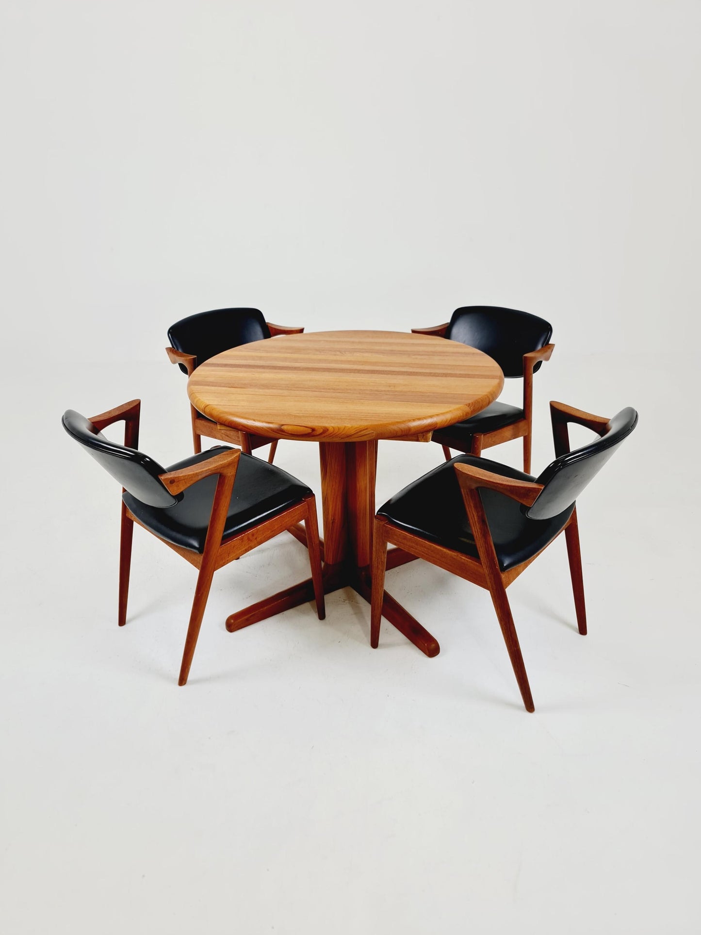 Mid century Danish SolidTeak Round dining table By Johs Kristofforeen &Son , 1970s