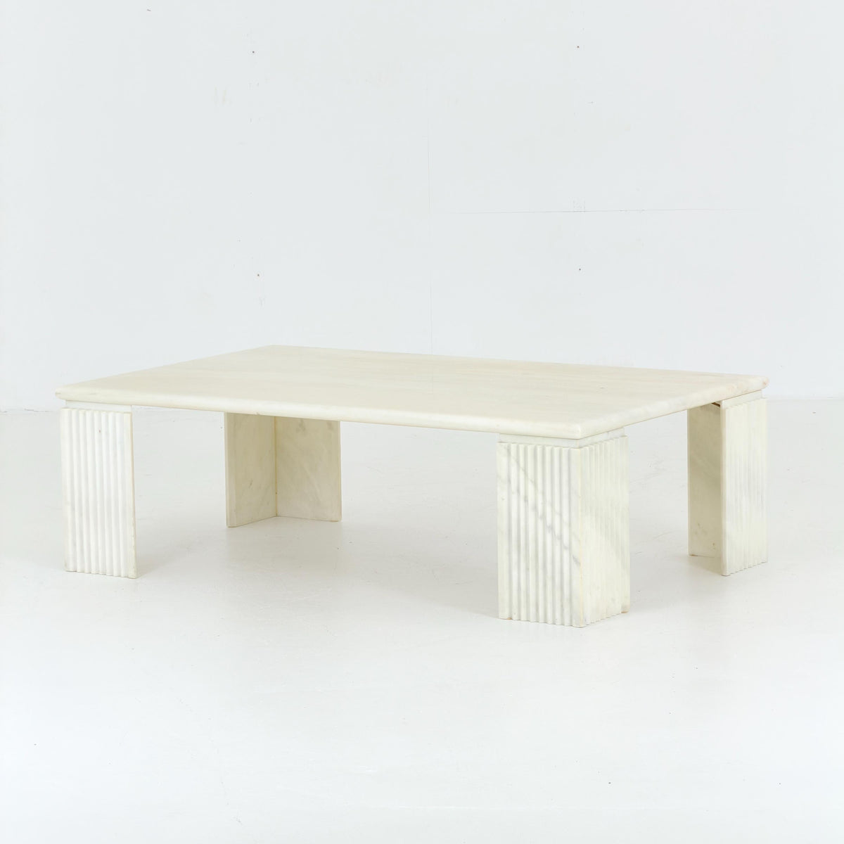 Mid century Modern White Marble Coffee Table Attributed to Carlo Scarpa, 1970s Italy, Sculptural Design