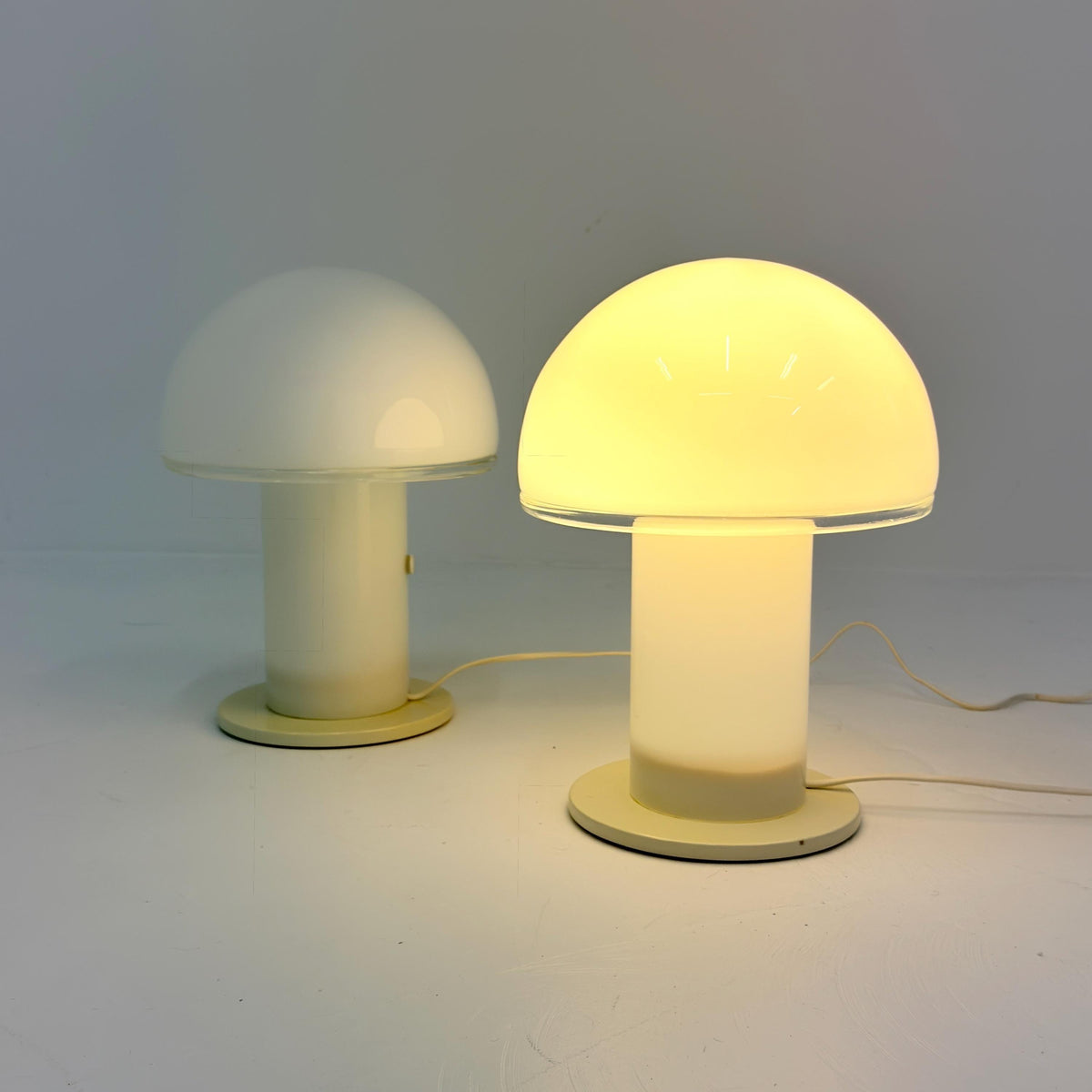 Set of 2 Mid century Artemide Onfale Piccolo Mushroom Table Lamp by Luciano Vistosi, 1990s Italy