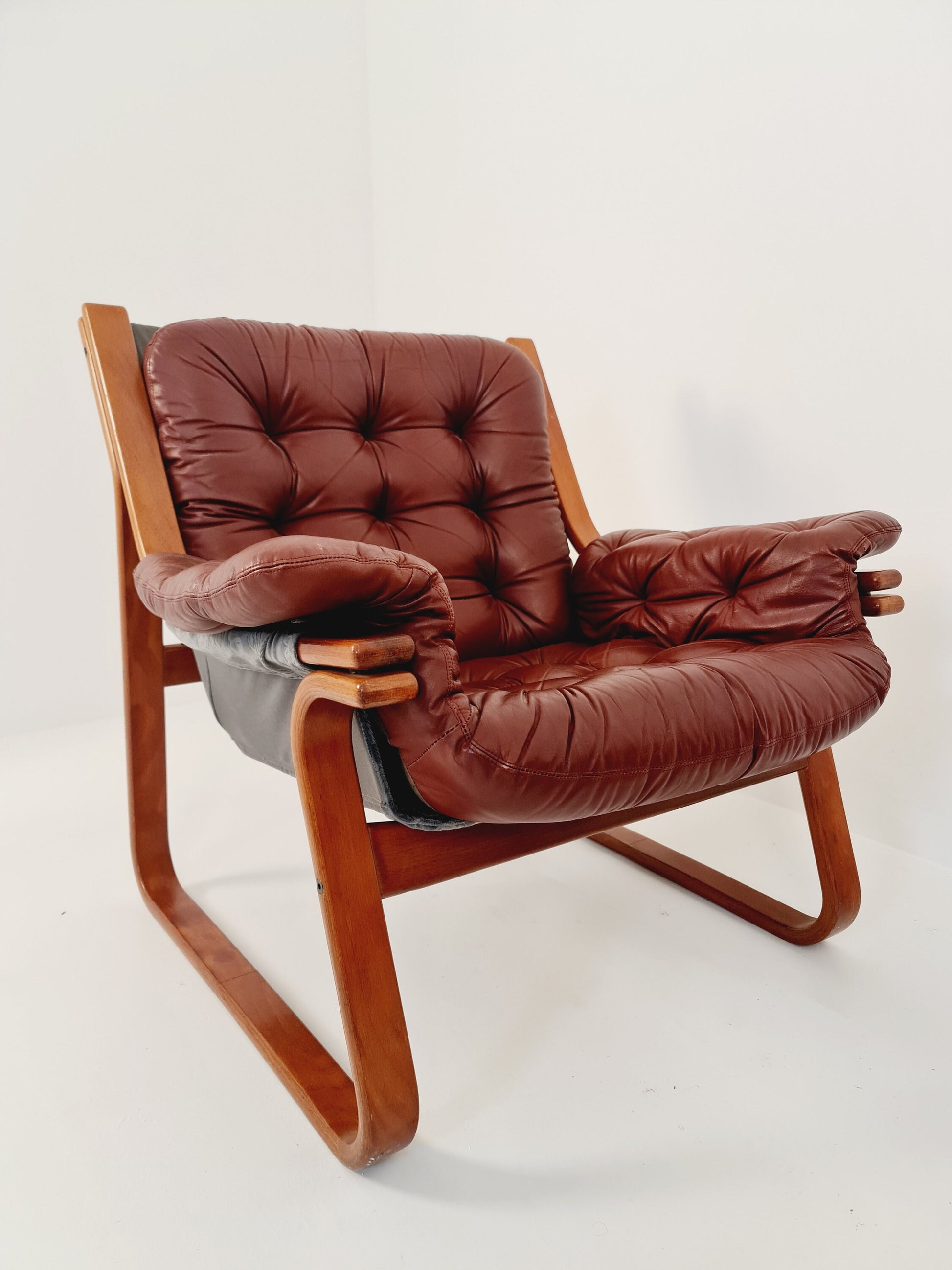 Leather Scandinavian Swedish easy chair, arm chair 1970’s, by Carl-Henrik Spark for Ulferts Sweden, set of 2