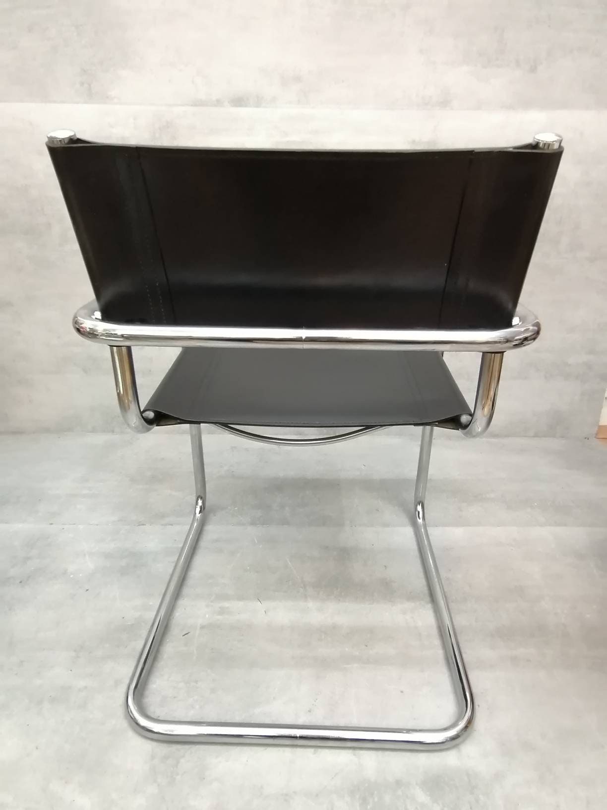1 von 2 Vintage Model S34 black Saddle Leather Dining Chairs by Mart Stam & Marcel Breuer 1980s