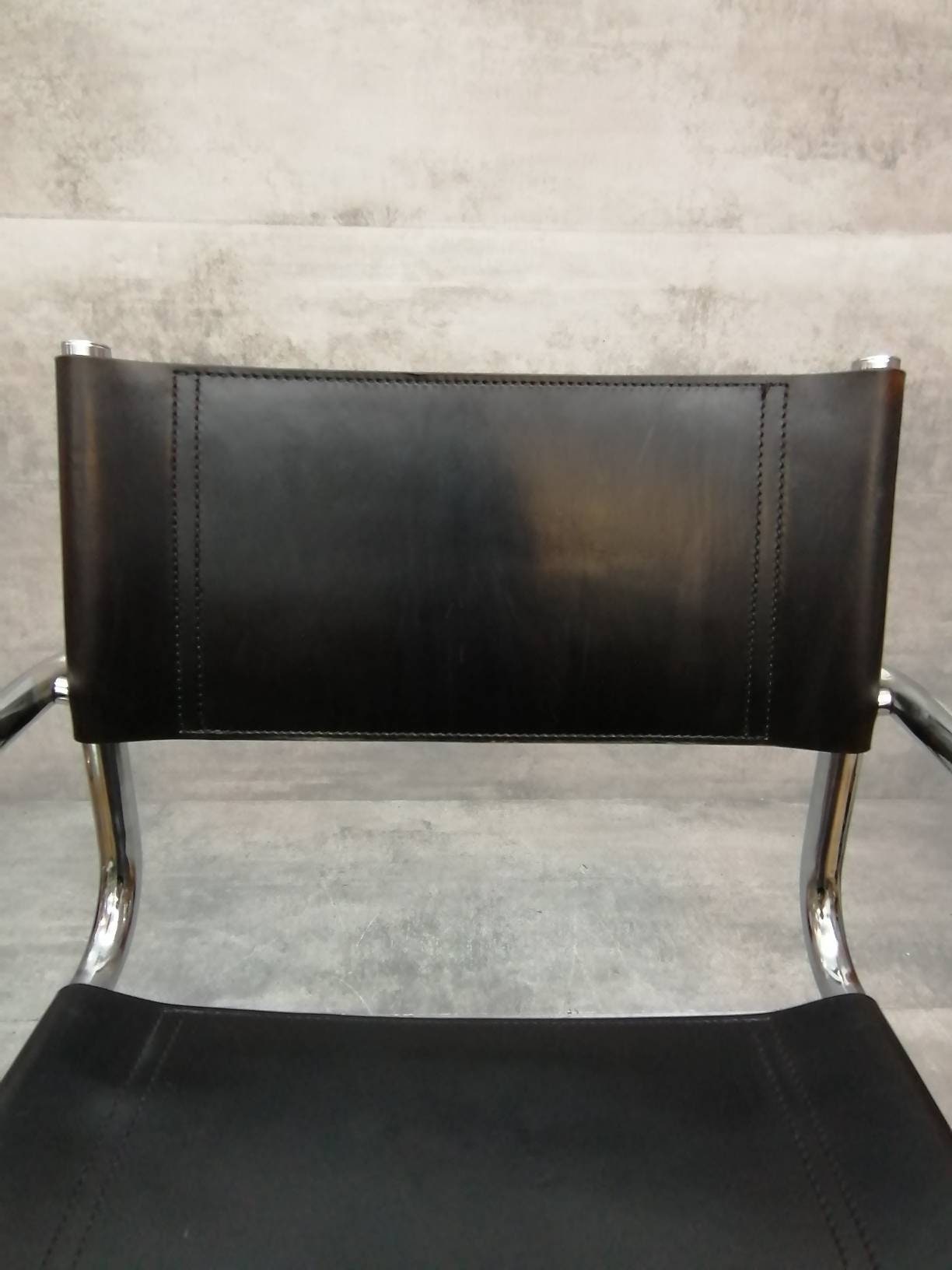 1 von 2 Vintage Model S34 black Saddle Leather Dining Chairs by Mart Stam & Marcel Breuer 1980s
