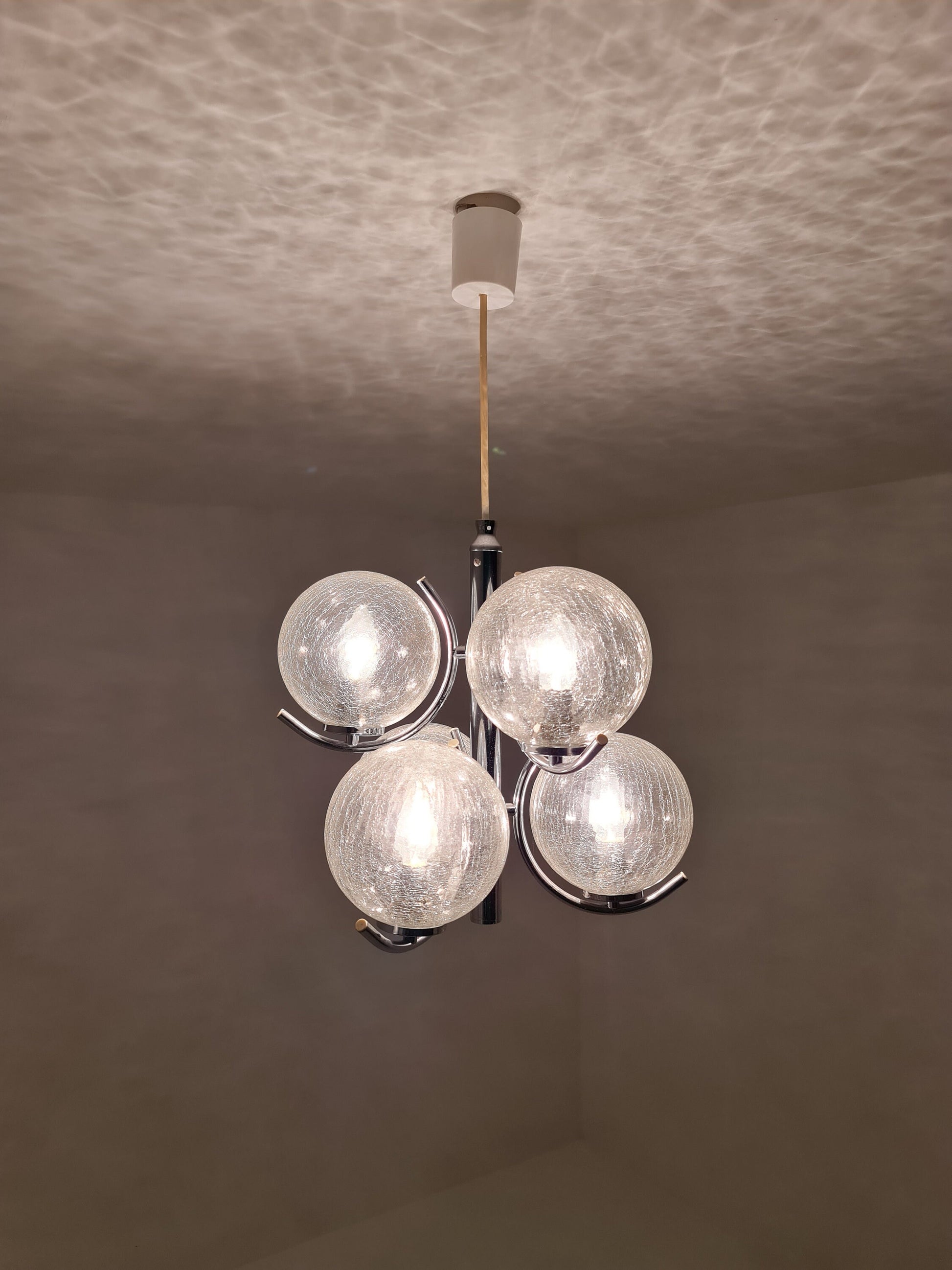 Space Age Ceiling lamp/ Pendant lamp by Richard Essig Sputnik Atom, chrome and glass, 1970s