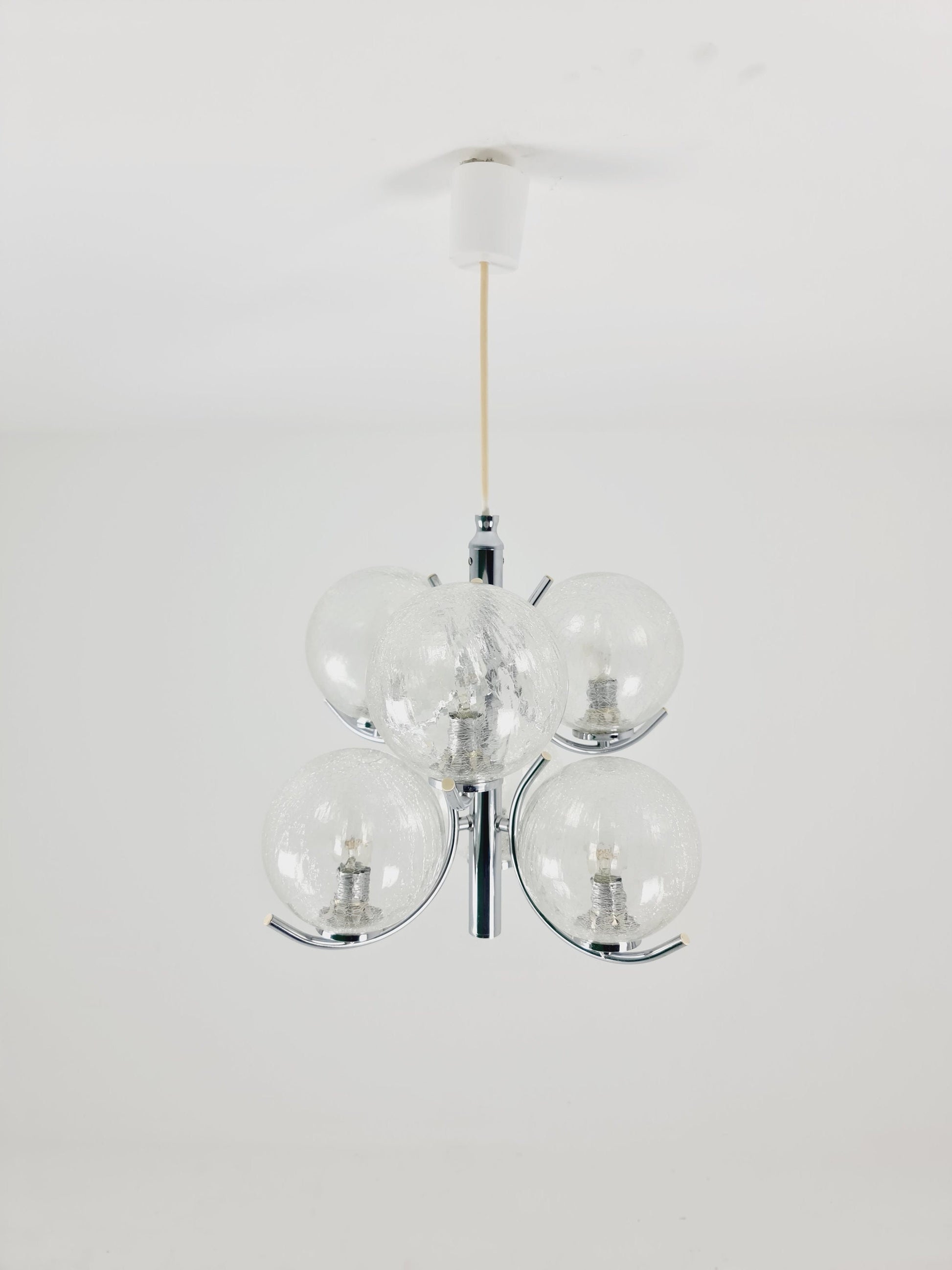 Space Age Ceiling lamp/ Pendant lamp by Richard Essig Sputnik Atom, chrome and glass, 1970s