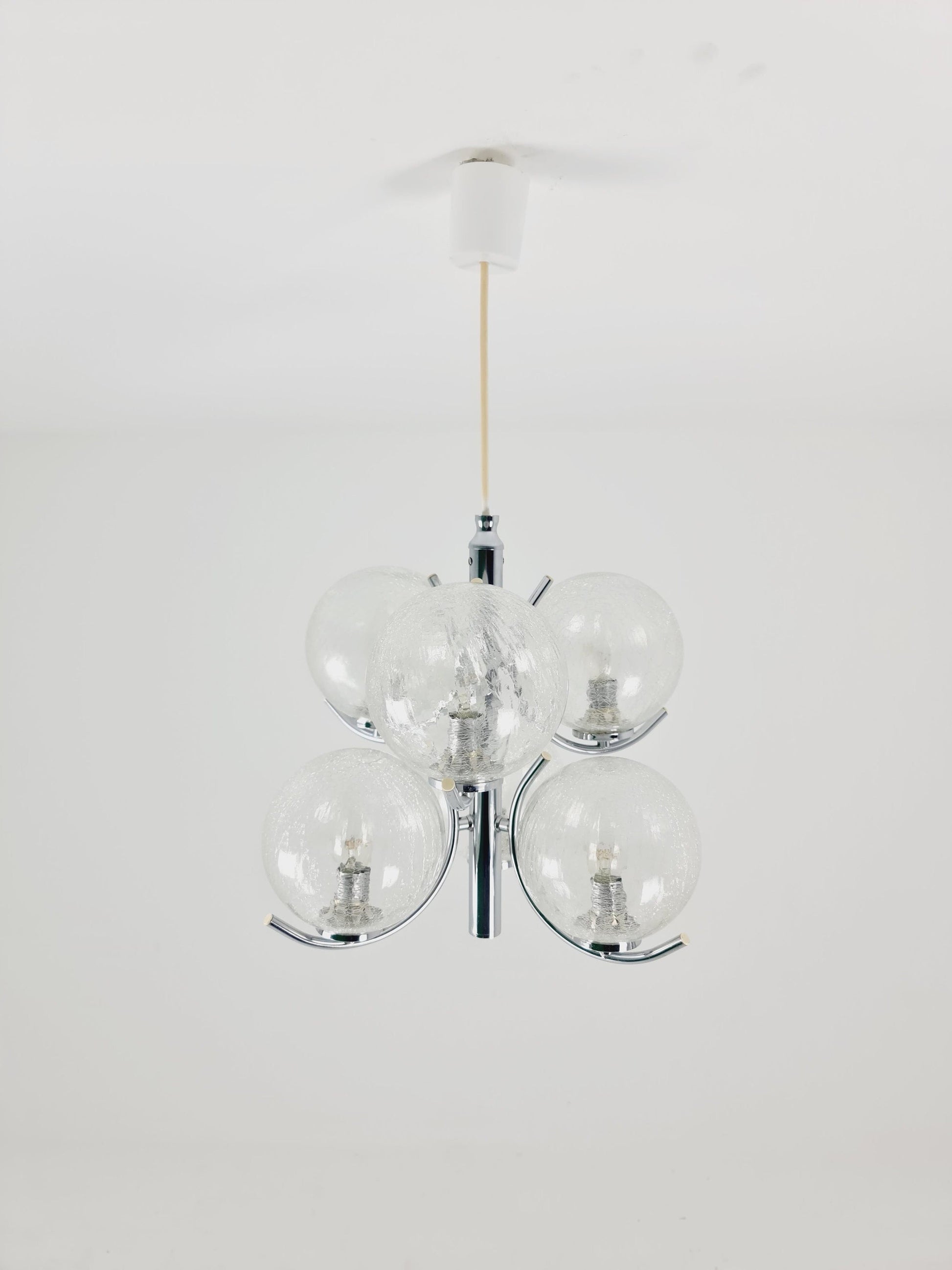 Space Age Ceiling lamp/ Pendant lamp by Richard Essig Sputnik Atom, chrome and glass, 1970s