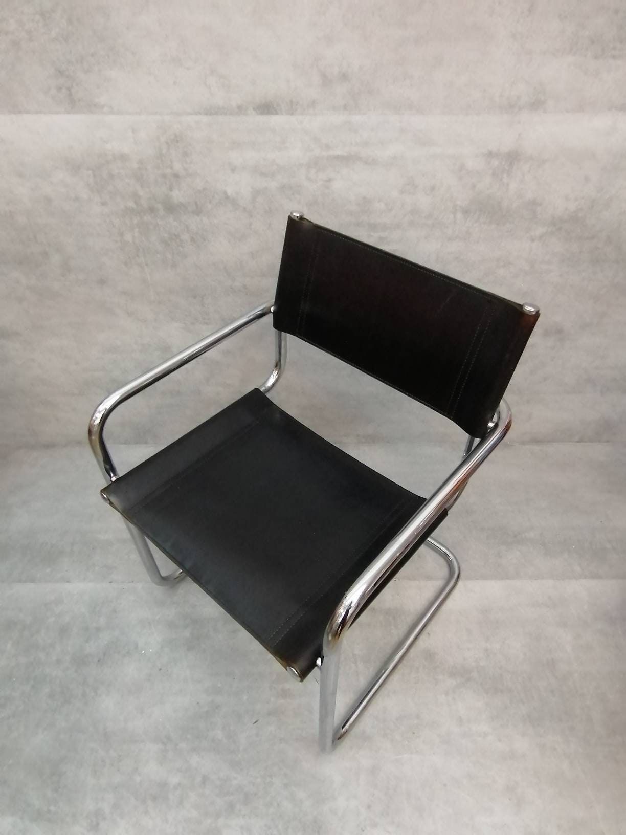 1 von 2 Vintage Model S34 black Saddle Leather Dining Chairs by Mart Stam & Marcel Breuer 1980s