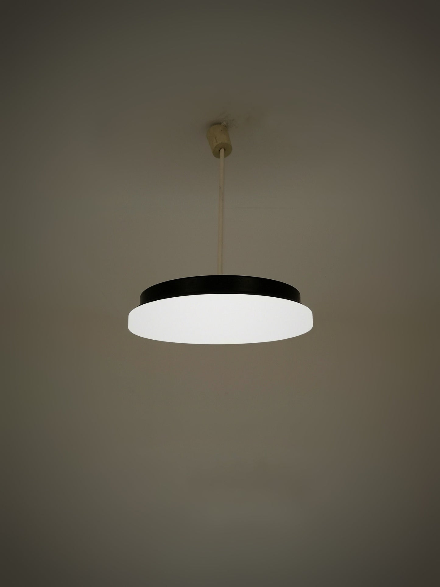 Ufo spaceage black and white Pendant lamp 1980s Italy