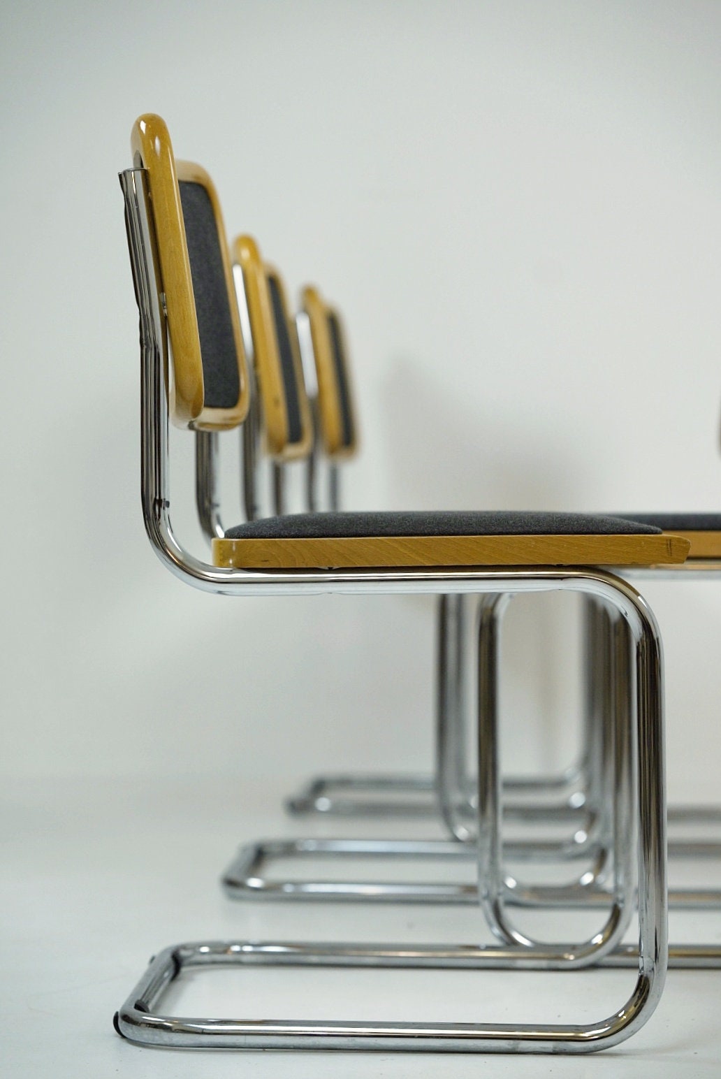 set of 5 Marcel Breuer B32 upholstered Cesca chair, bauhaus design by Bene