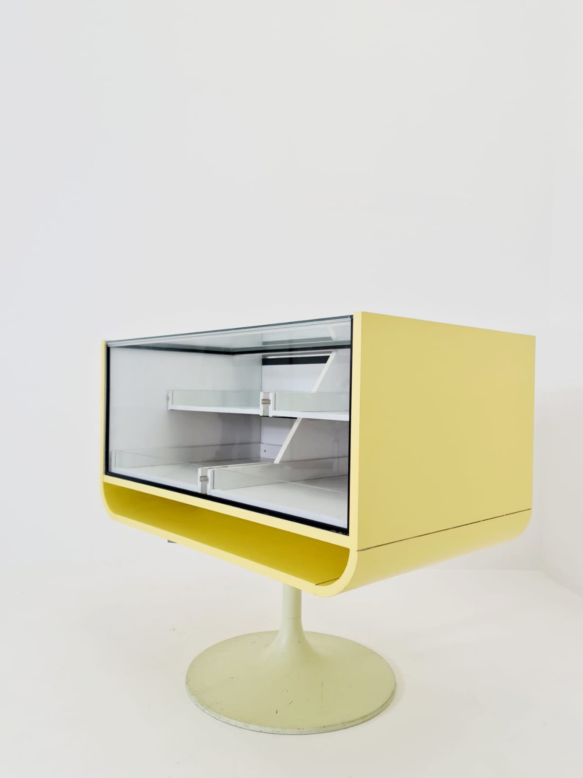 Space Age mid century Tulip show case drawers with glass front 1970s