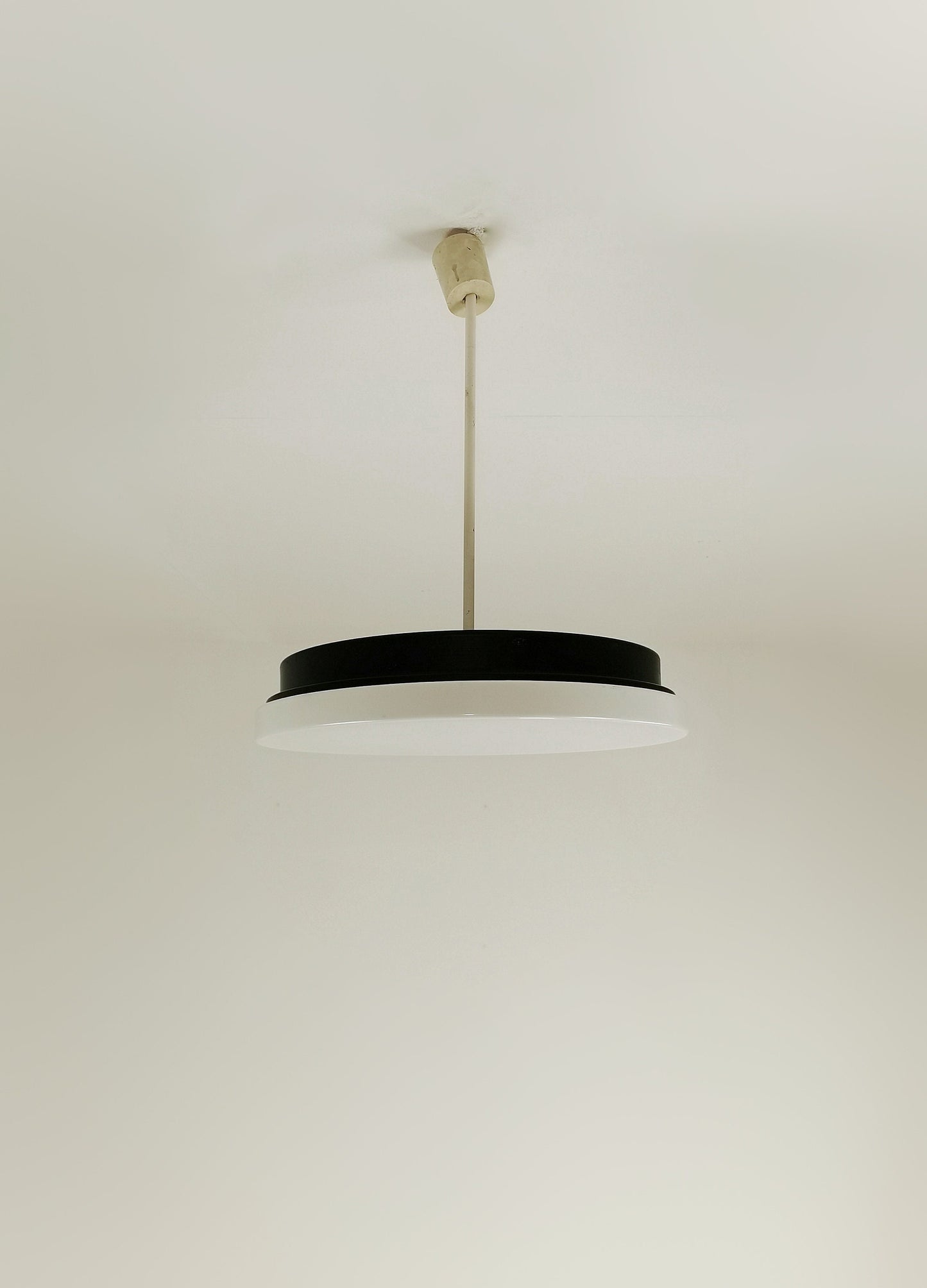 Ufo spaceage black and white Pendant lamp 1980s Italy