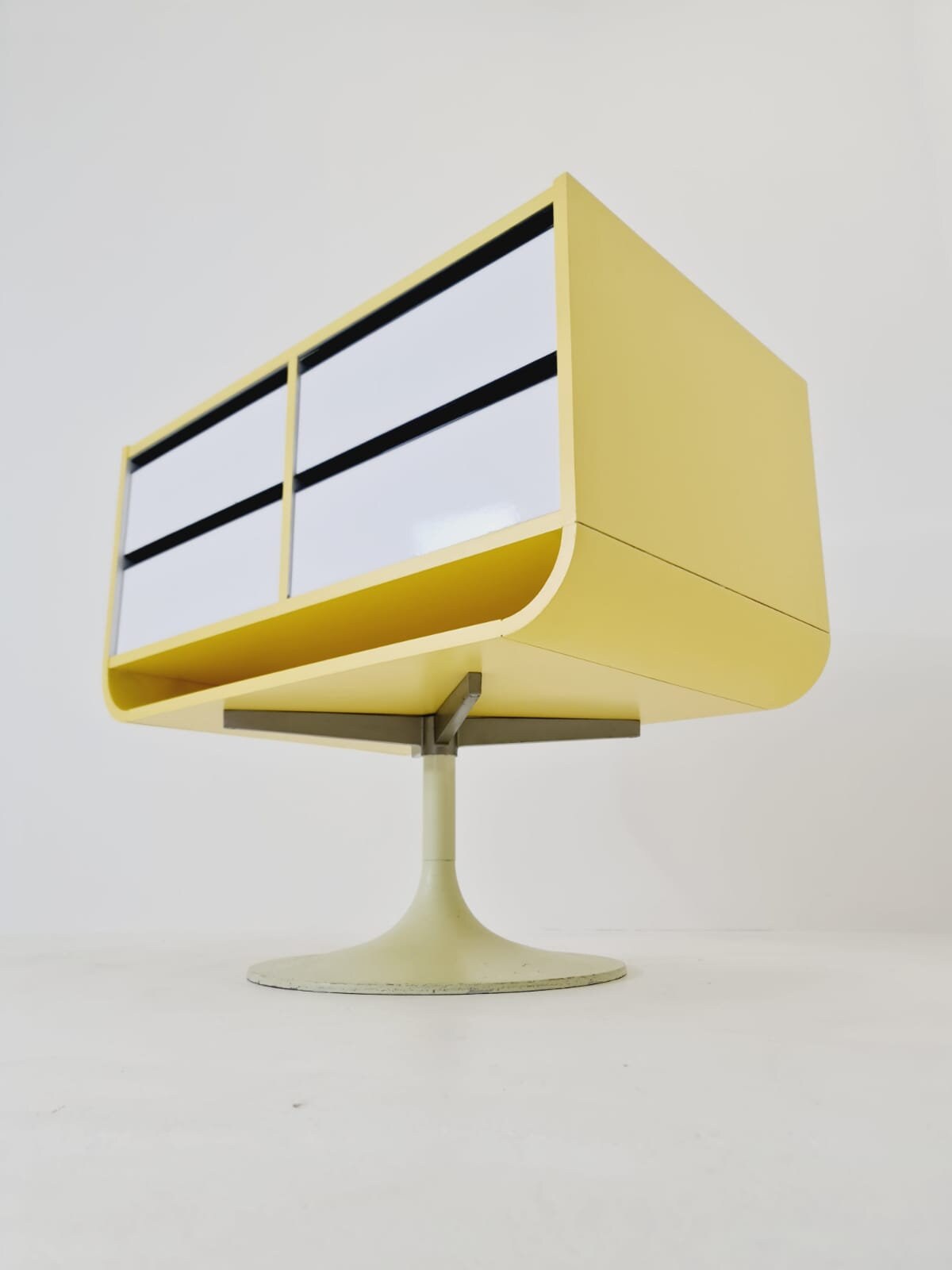Space Age mid century Tulip show case drawers with glass front 1970s