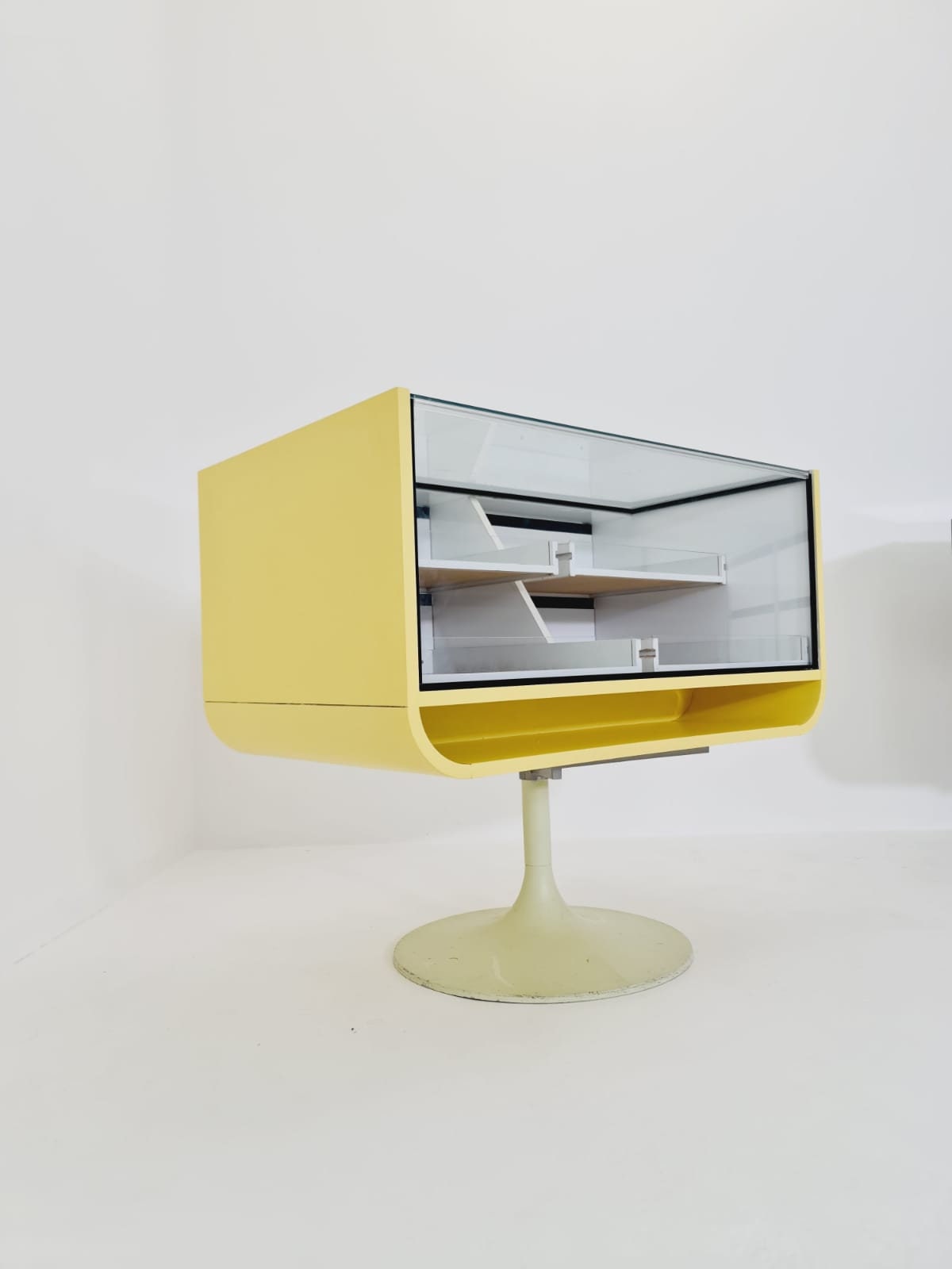 Space Age mid century Tulip show case drawers with glass front 1970s