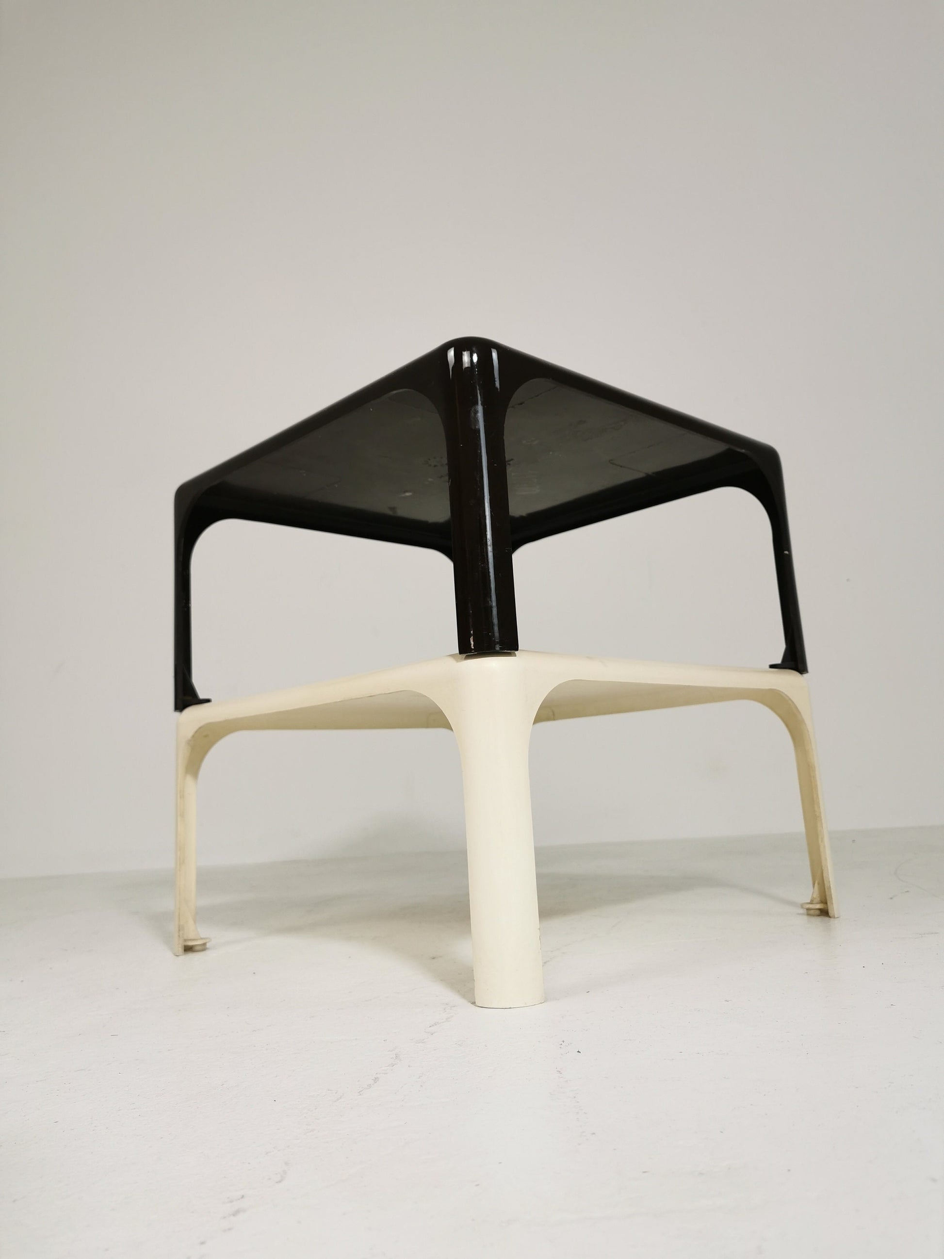 Space age design Elena table by vico magistretti for merta italy 1966