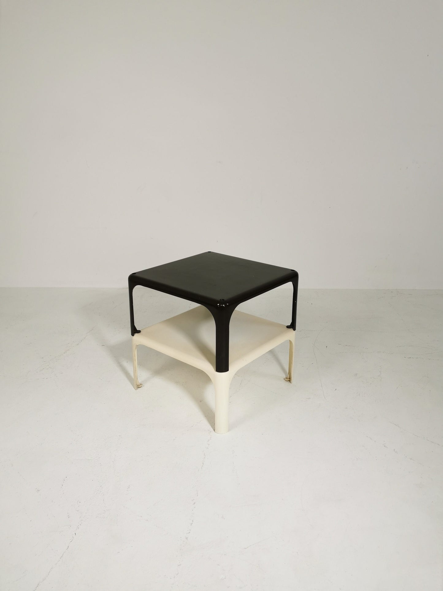Space age design Elena table by vico magistretti for merta italy 1966