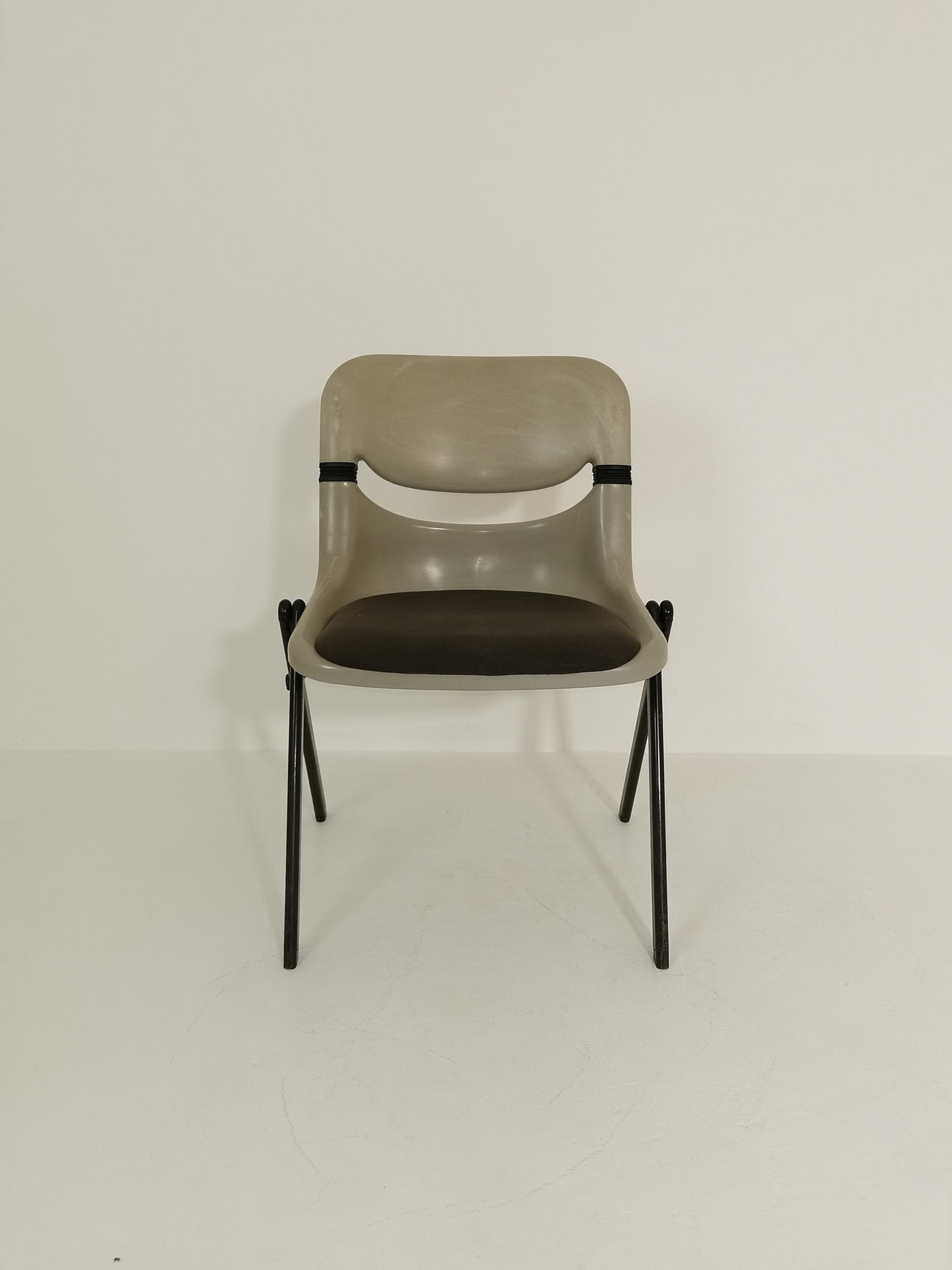 Mid-century Dorsal office chair, designed in 1980 by Emilio Ambas and Giancarlo Piretti for the Italian company Openark.