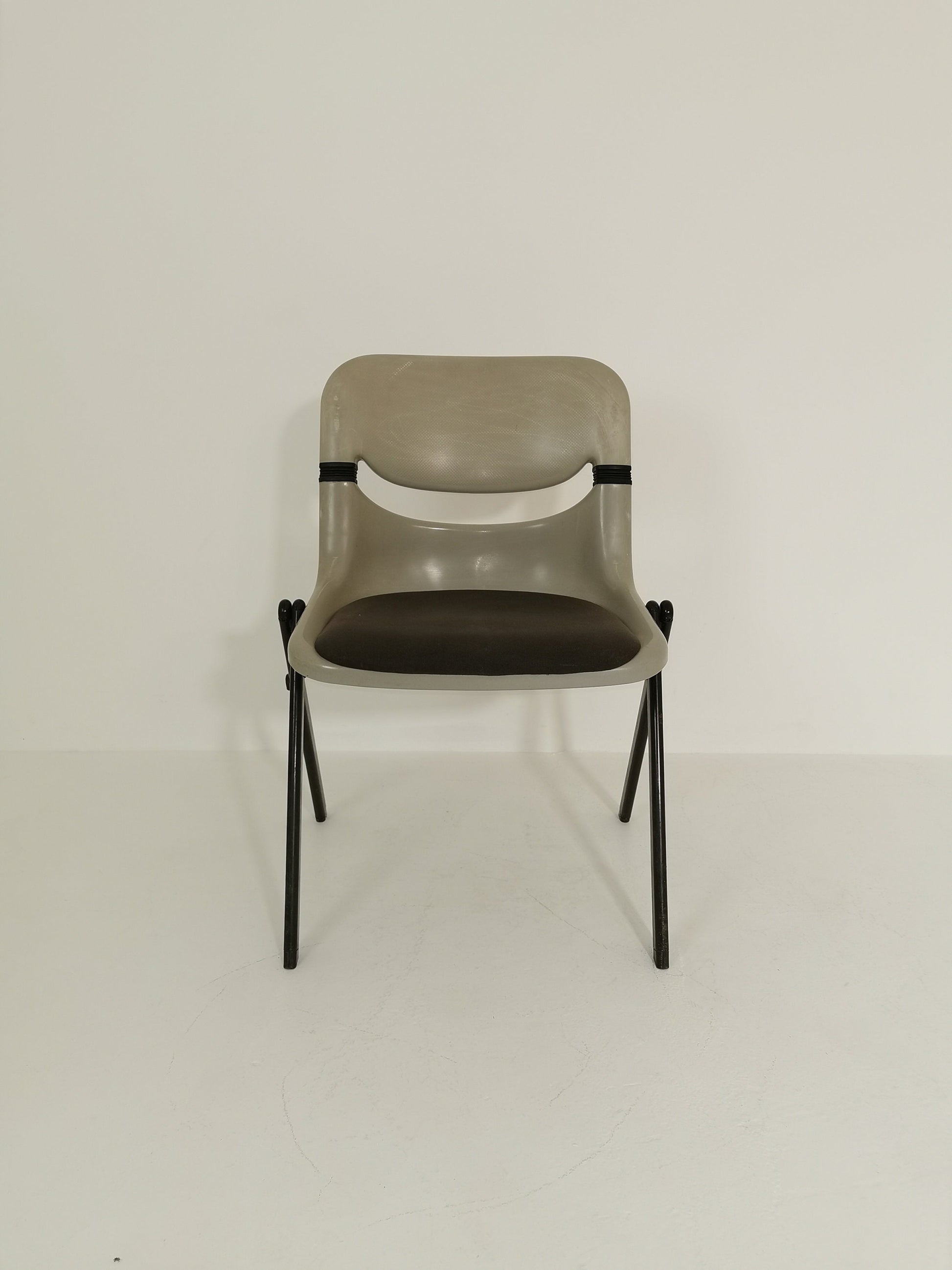 Mid-century Dorsal office chair, designed in 1980 by Emilio Ambas and Giancarlo Piretti for the Italian company Openark.