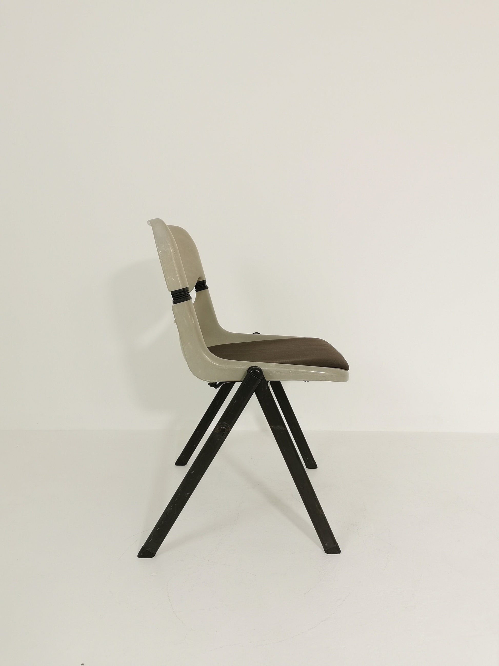 Mid-century Dorsal office chair, designed in 1980 by Emilio Ambas and Giancarlo Piretti for the Italian company Openark.