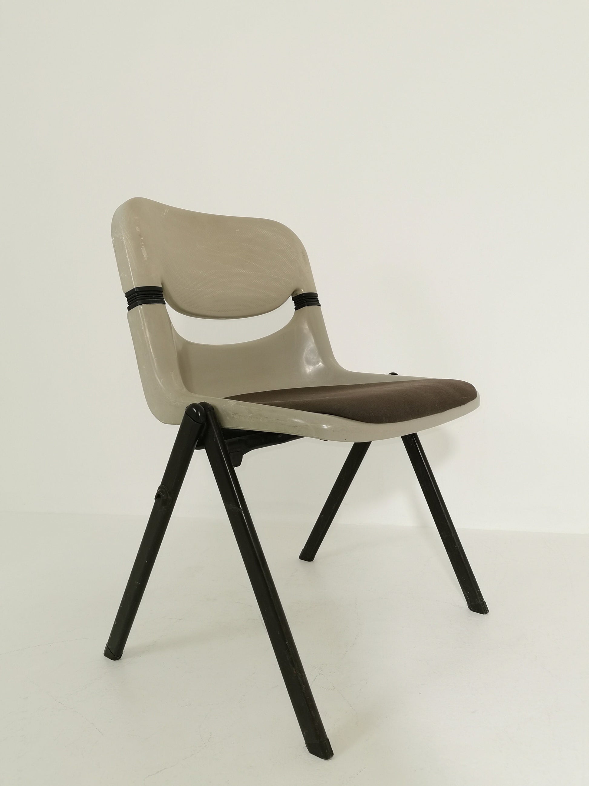 Mid-century Dorsal office chair, designed in 1980 by Emilio Ambas and Giancarlo Piretti for the Italian company Openark.