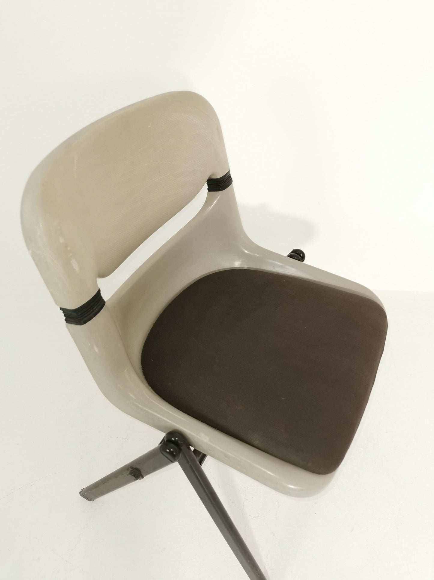Mid-century Dorsal office chair, designed in 1980 by Emilio Ambas and Giancarlo Piretti for the Italian company Openark.