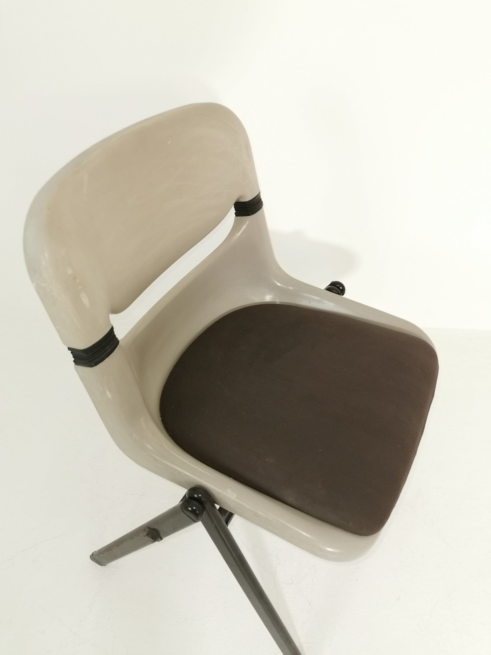 Mid-century Dorsal office chair, designed in 1980 by Emilio Ambas and Giancarlo Piretti for the Italian company Openark.
