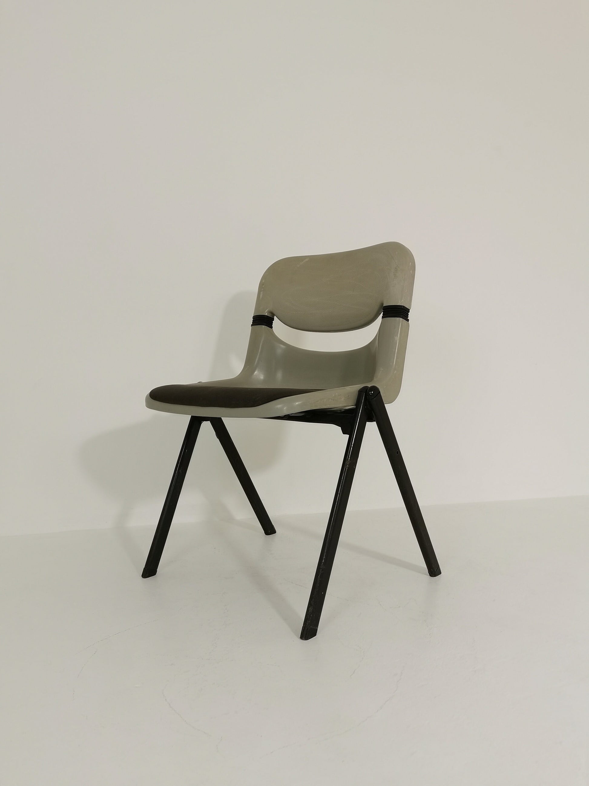 Mid-century Dorsal office chair, designed in 1980 by Emilio Ambas and Giancarlo Piretti for the Italian company Openark.