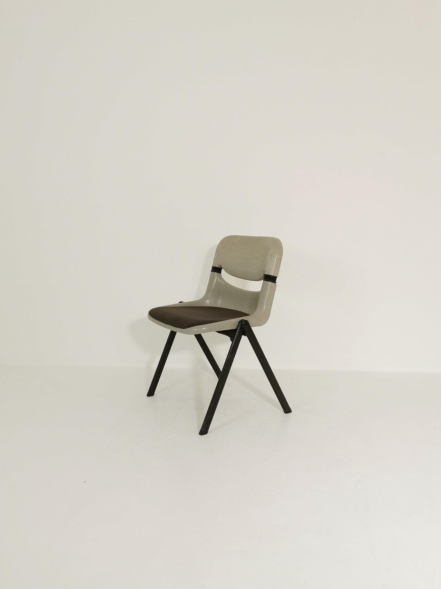 Mid-century Dorsal office chair, designed in 1980 by Emilio Ambas and Giancarlo Piretti for the Italian company Openark.