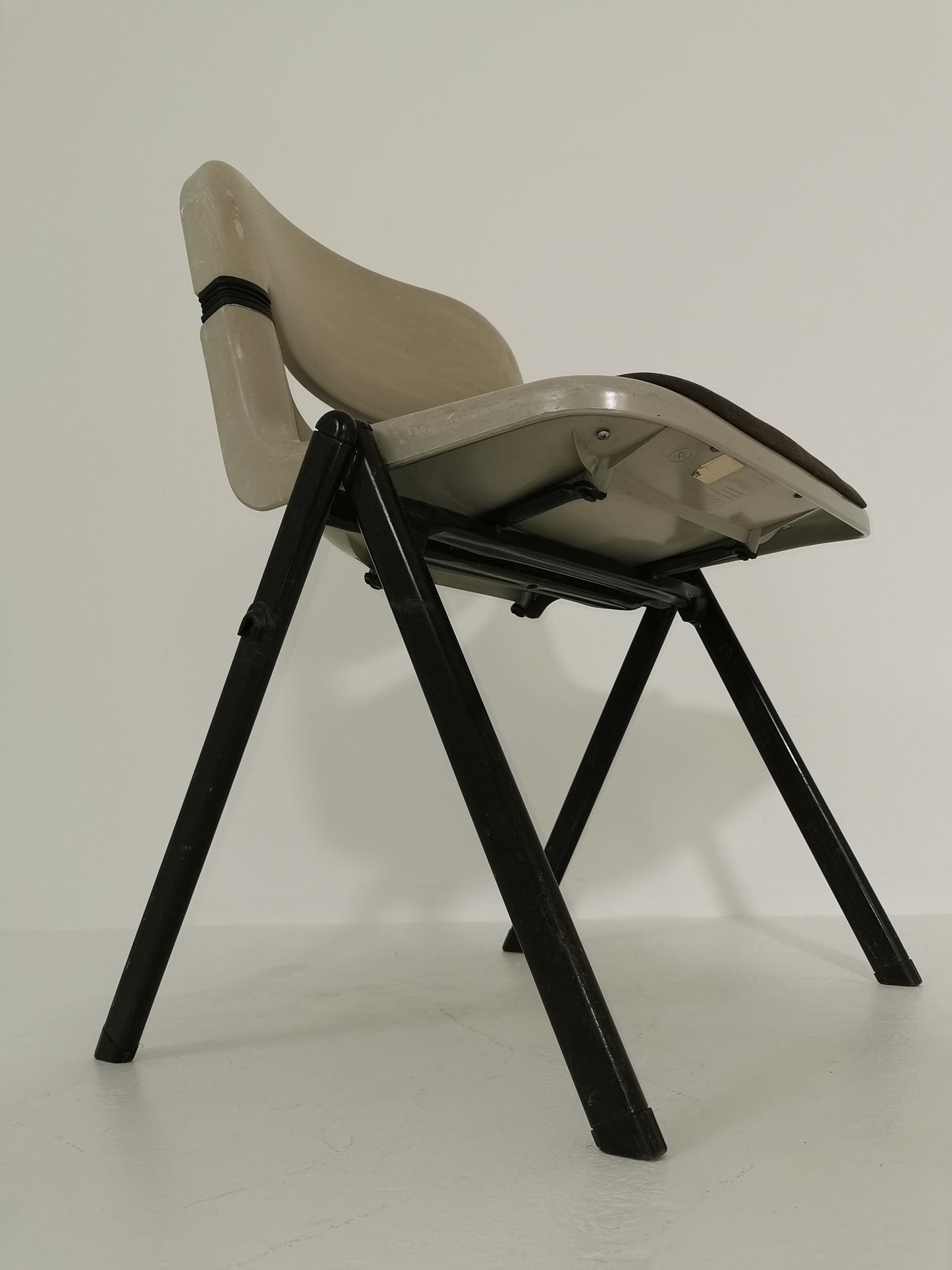 Mid-century Dorsal office chair, designed in 1980 by Emilio Ambas and Giancarlo Piretti for the Italian company Openark.