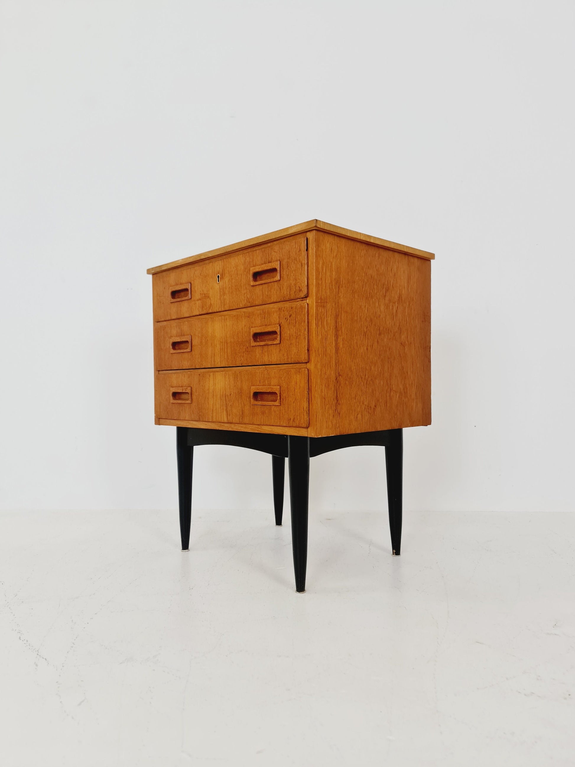 Midcentury danish design chest of drawers / drawer dresser /3 drawers cabinet, 1960s