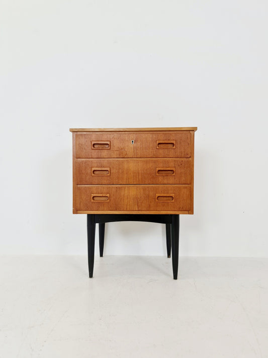 Midcentury danish design chest of drawers / drawer dresser /3 drawers cabinet, 1960s