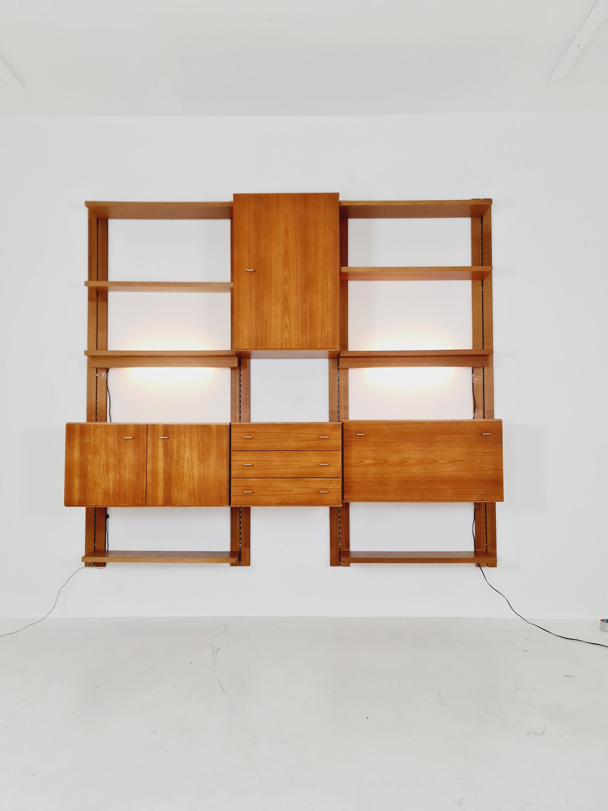 Mid century modular teak wall shelving unit by Preil Form, Germany, 1960s