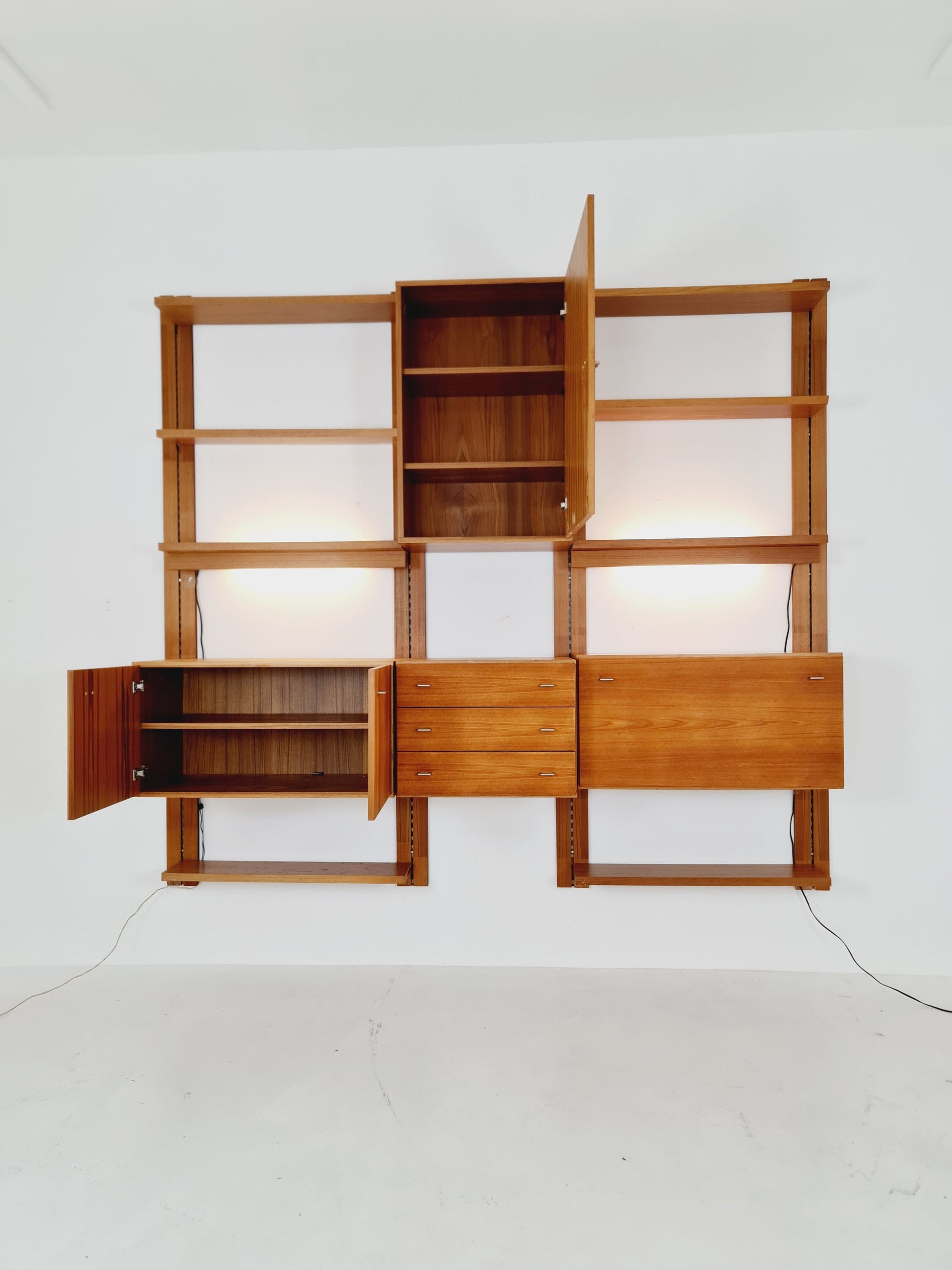 Mid century modular teak wall shelving unit by Preil Form, Germany, 1960s