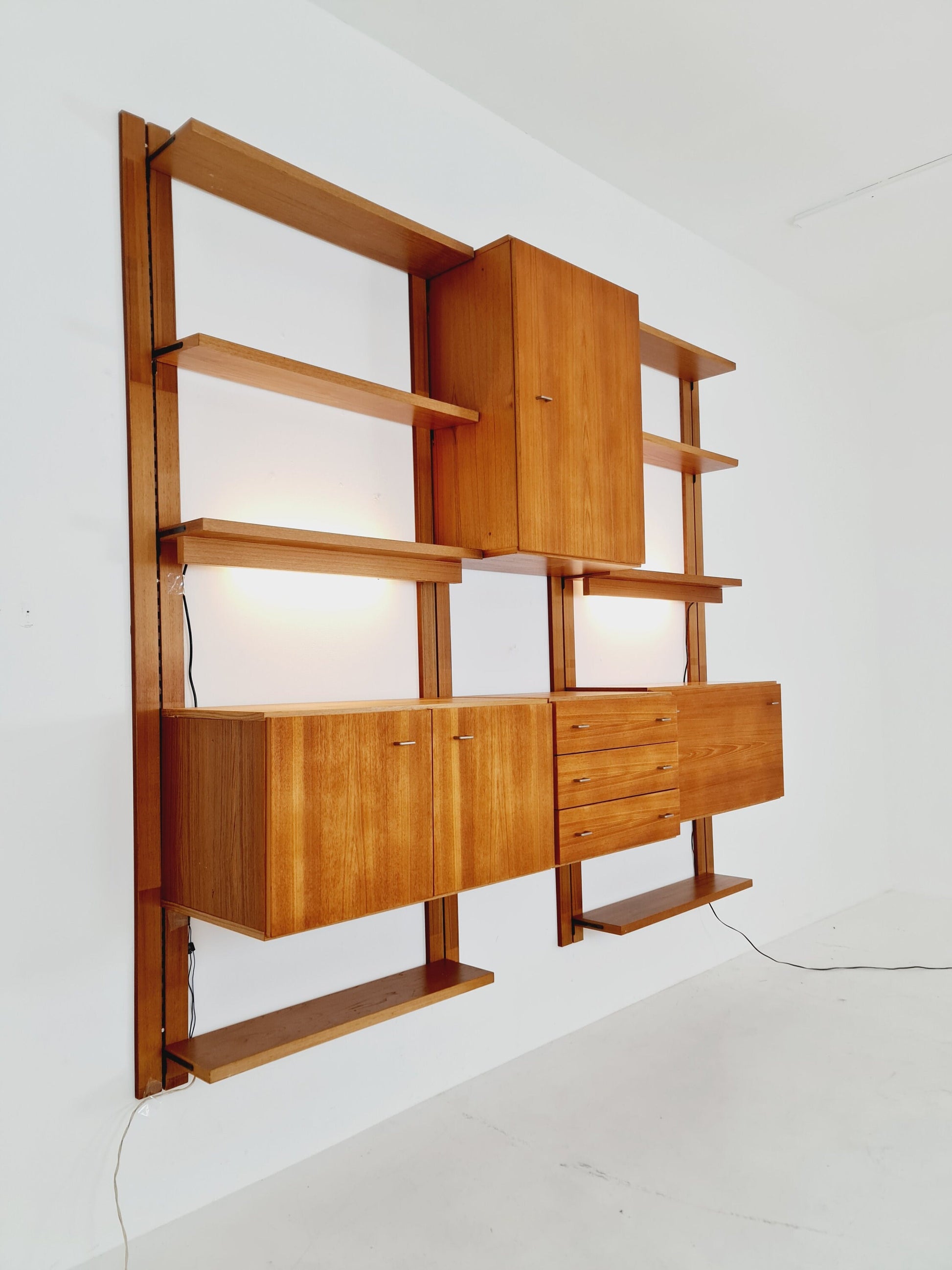 Mid century modular teak wall shelving unit by Preil Form, Germany, 1960s
