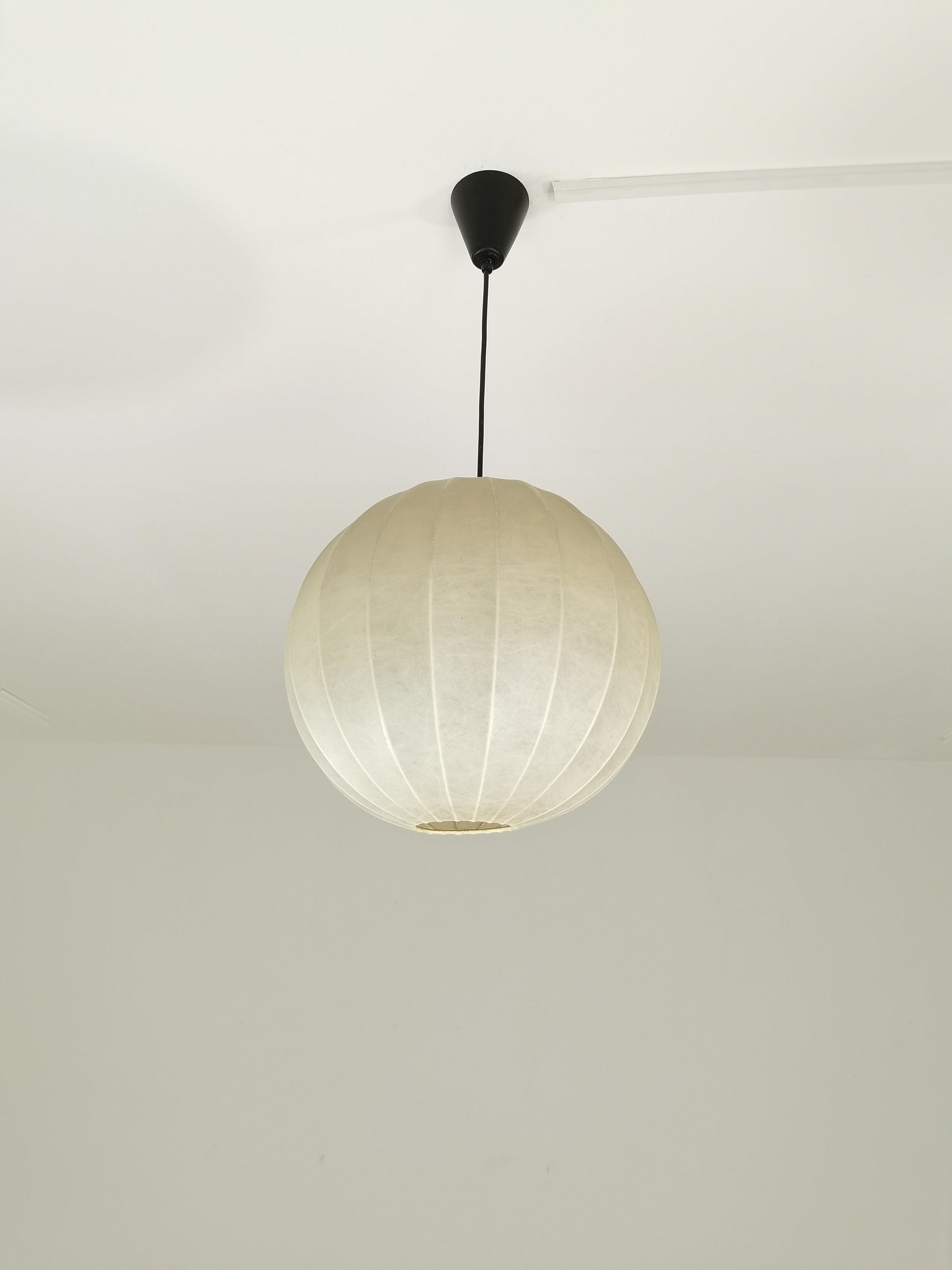 Extra large Cocoon Big Ball ceiling lamp in very good original vintage condition