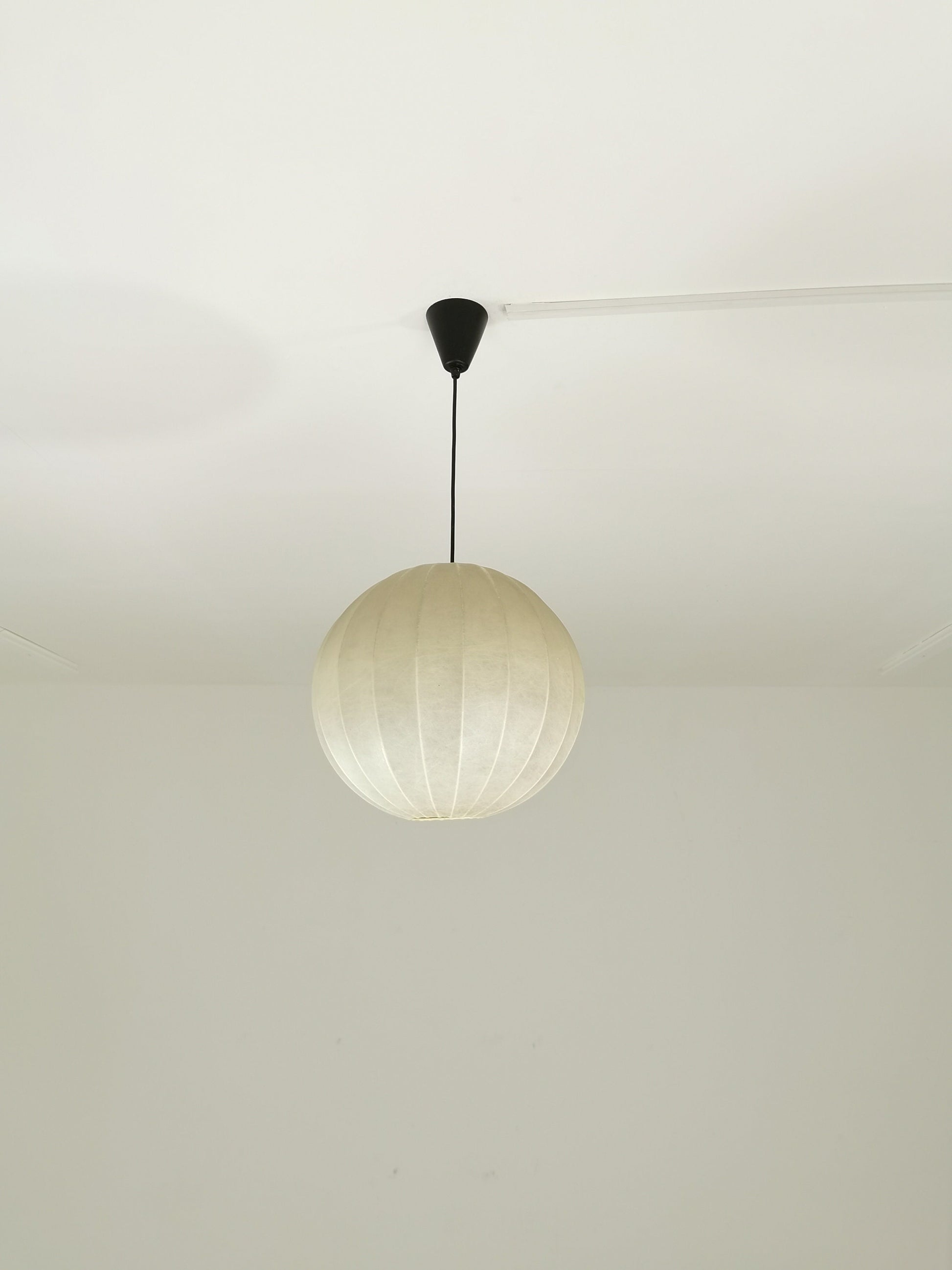Extra large Cocoon Big Ball ceiling lamp in very good original vintage condition