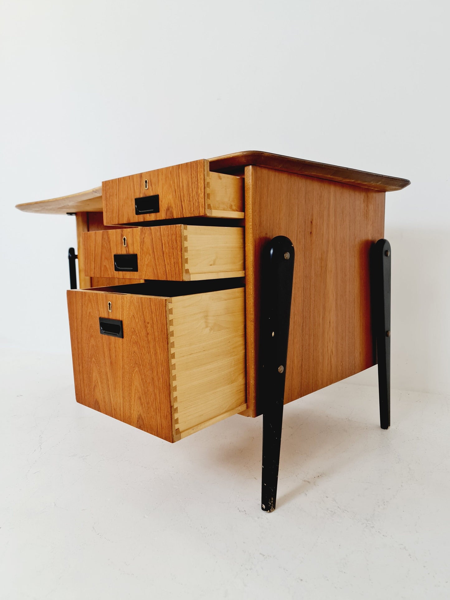 Midcentury teak desk by Göran Strand for Lelångs Möbelfabrik, Sweden, 1960s