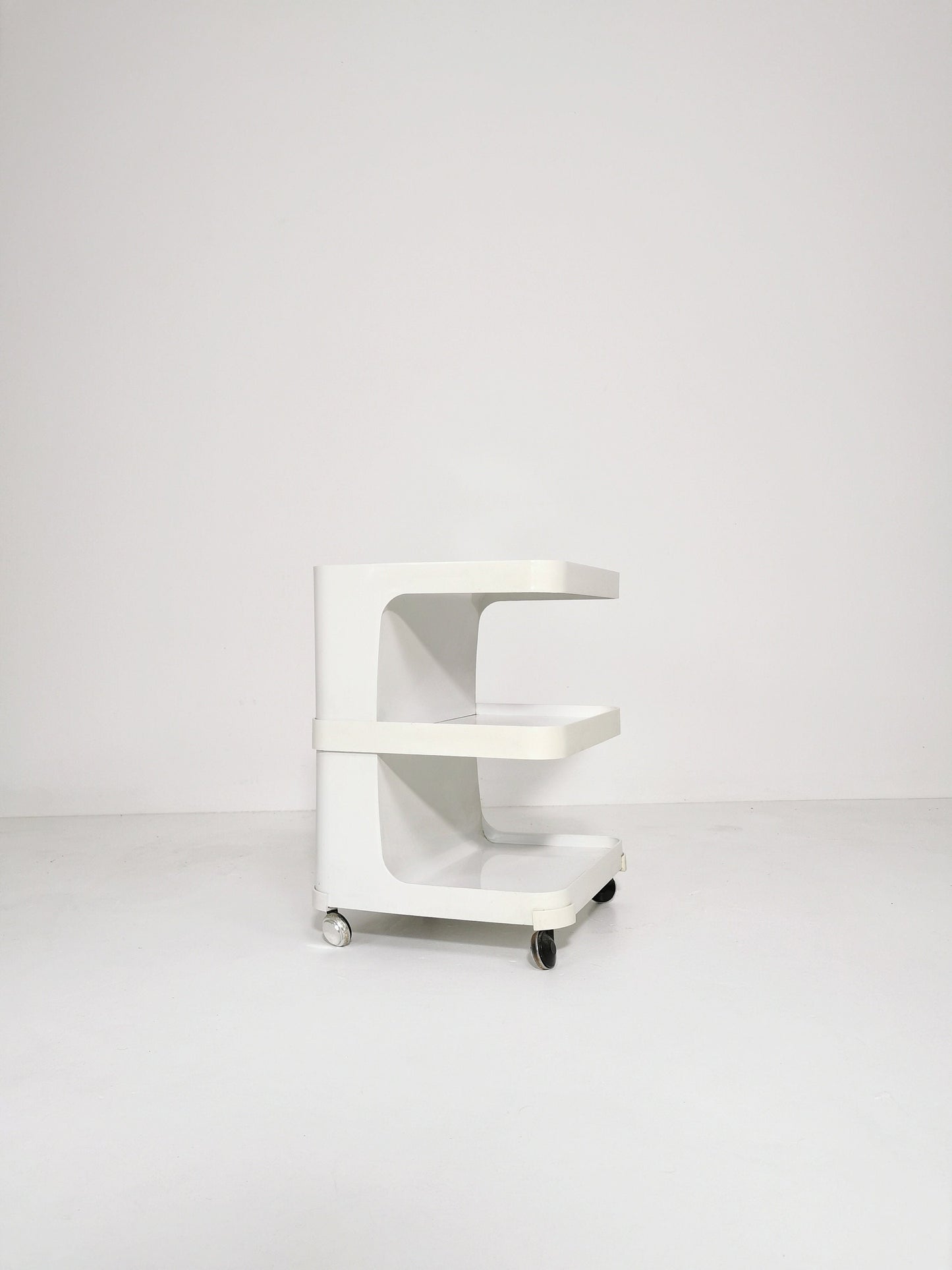 Spsceage side table or mini bar Trolly by flair for prisunic. Molded plastic 1980s