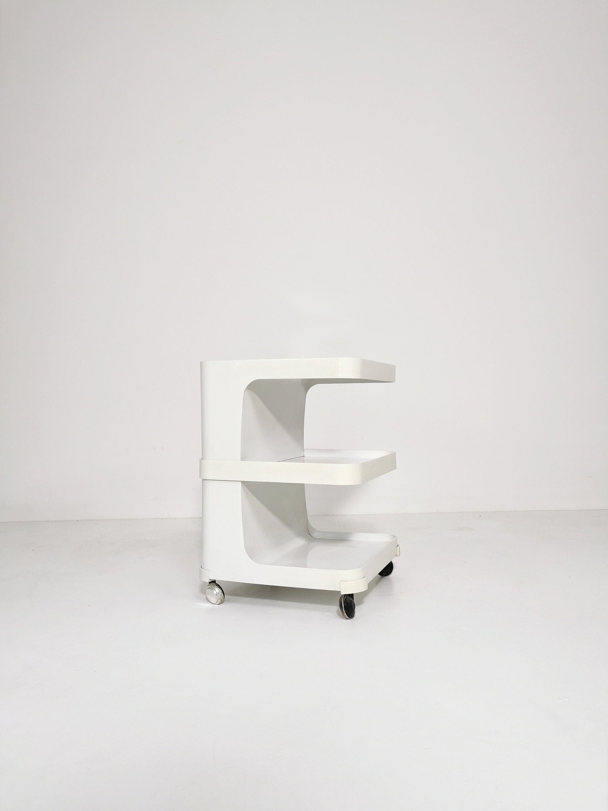 Spsceage side table or mini bar Trolly by flair for prisunic. Molded plastic 1980s