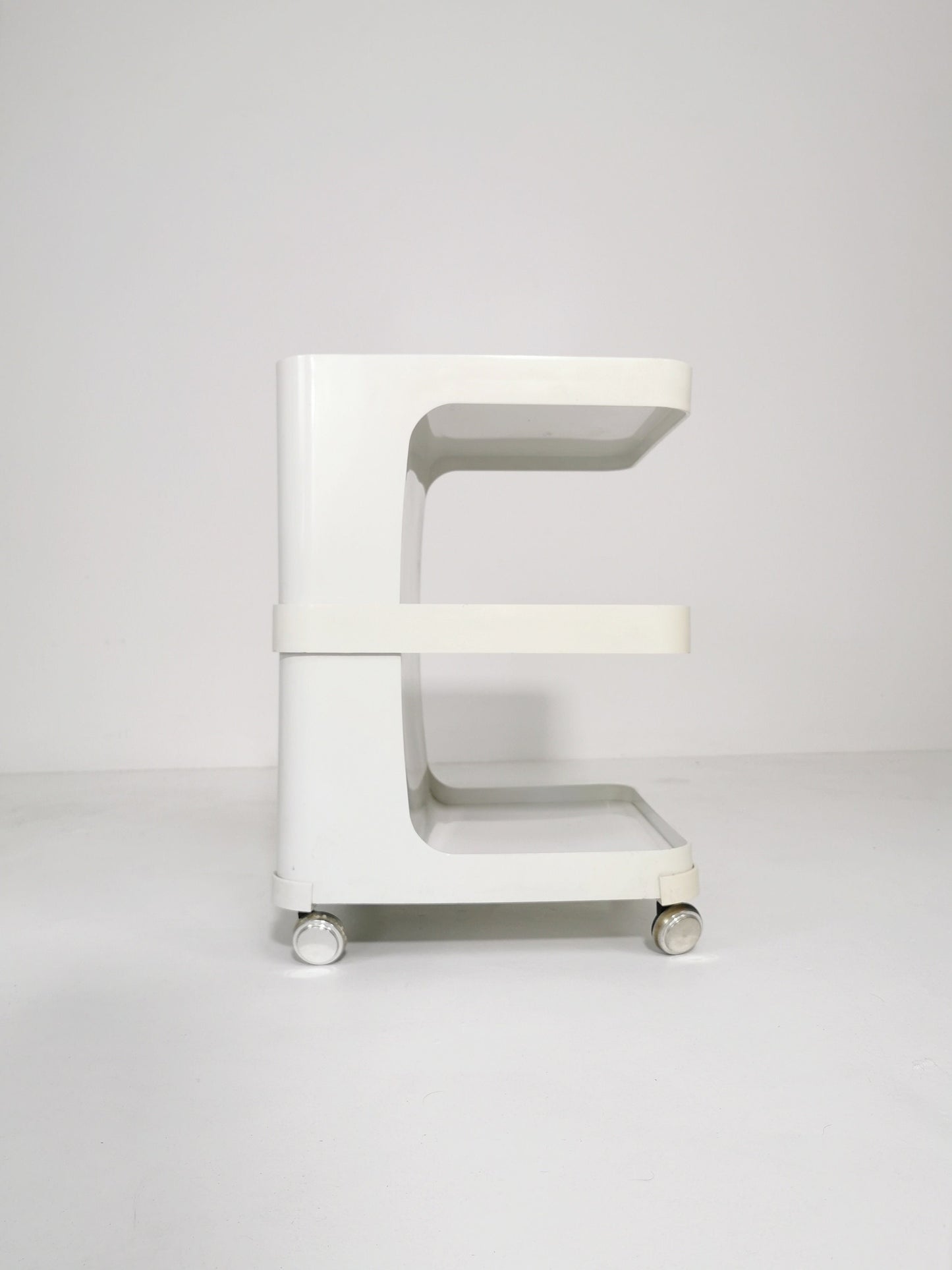 Spsceage side table or mini bar Trolly by flair for prisunic. Molded plastic 1980s