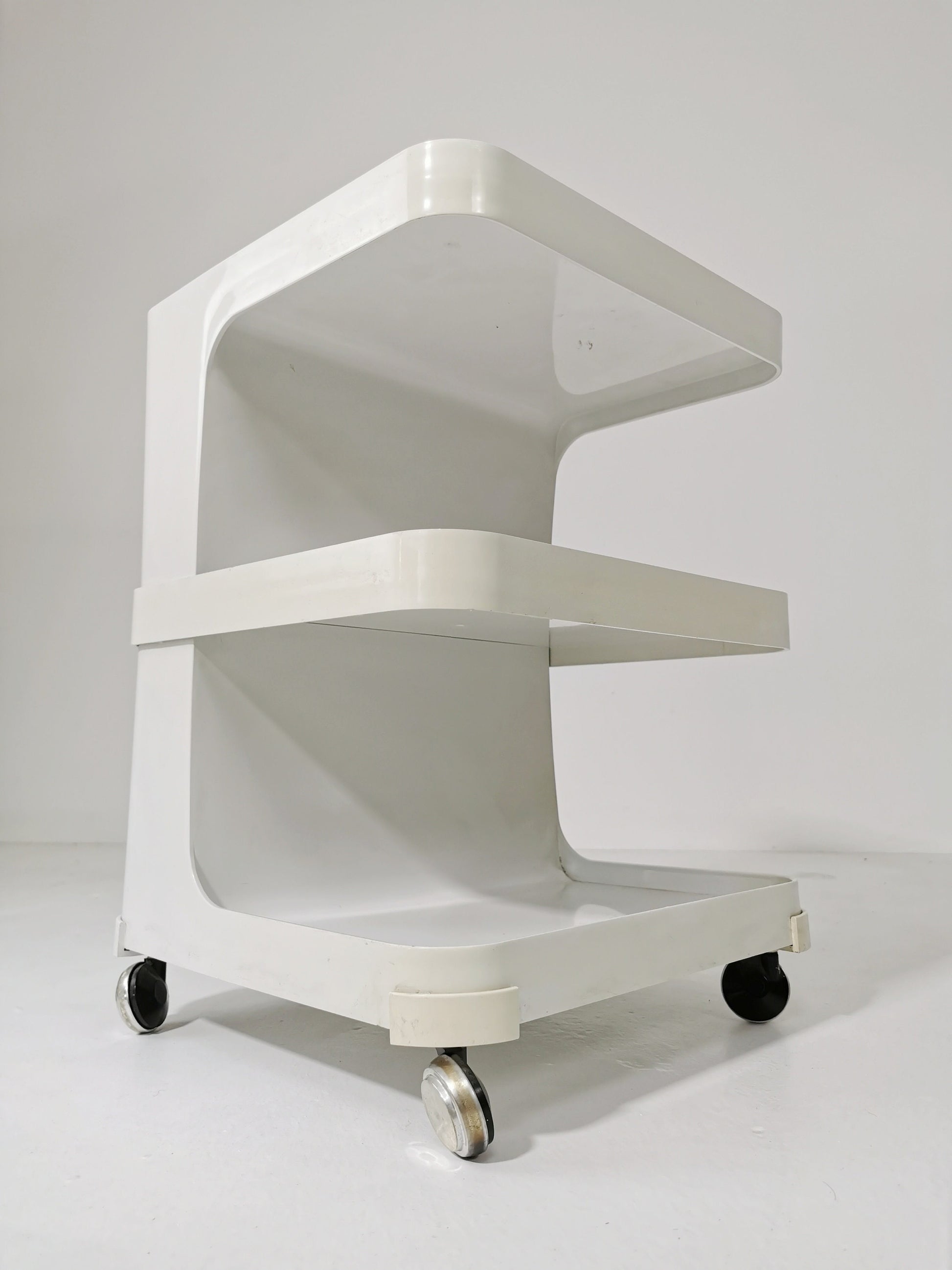 Spsceage side table or mini bar Trolly by flair for prisunic. Molded plastic 1980s