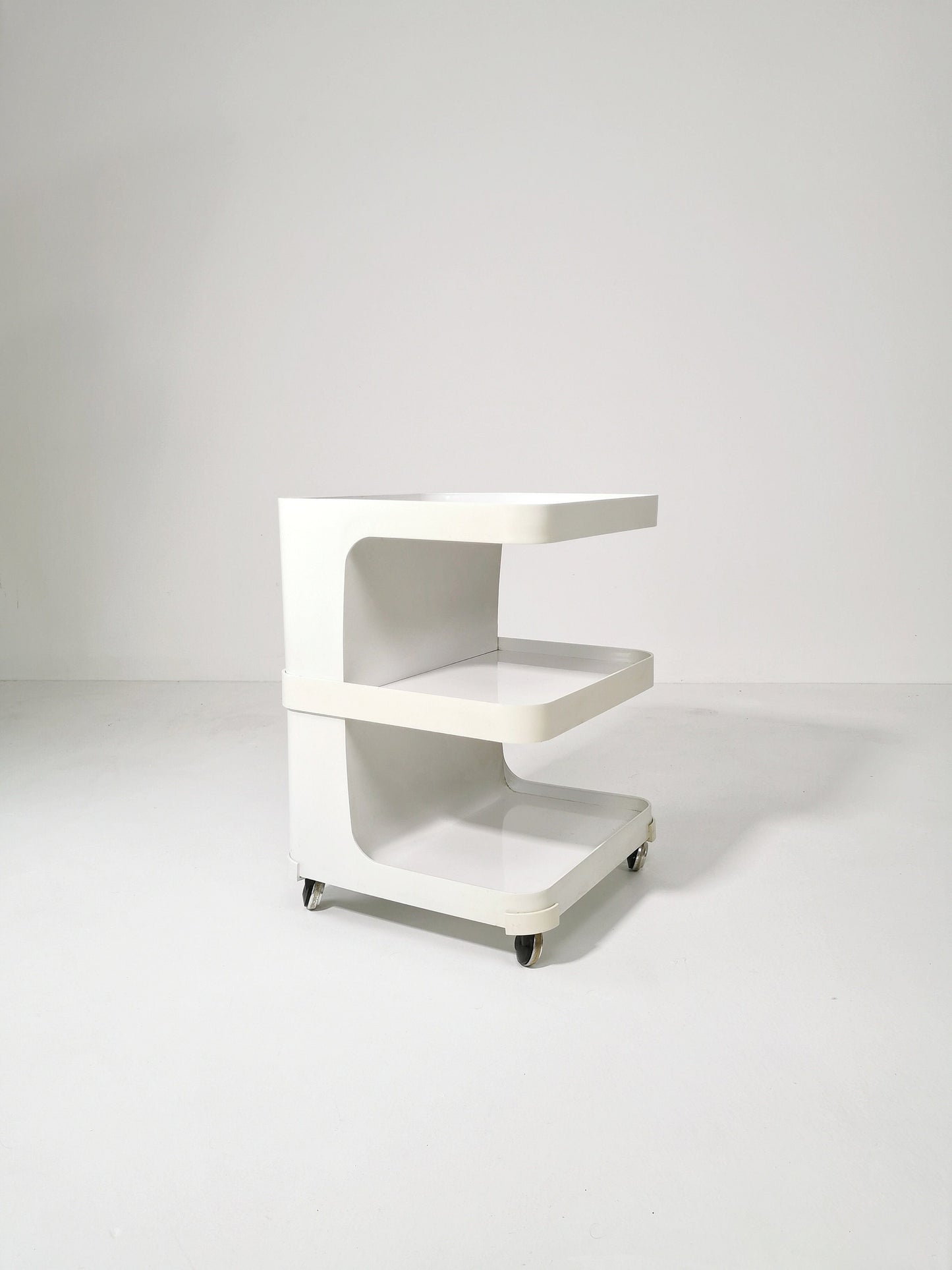 Spsceage side table or mini bar Trolly by flair for prisunic. Molded plastic 1980s