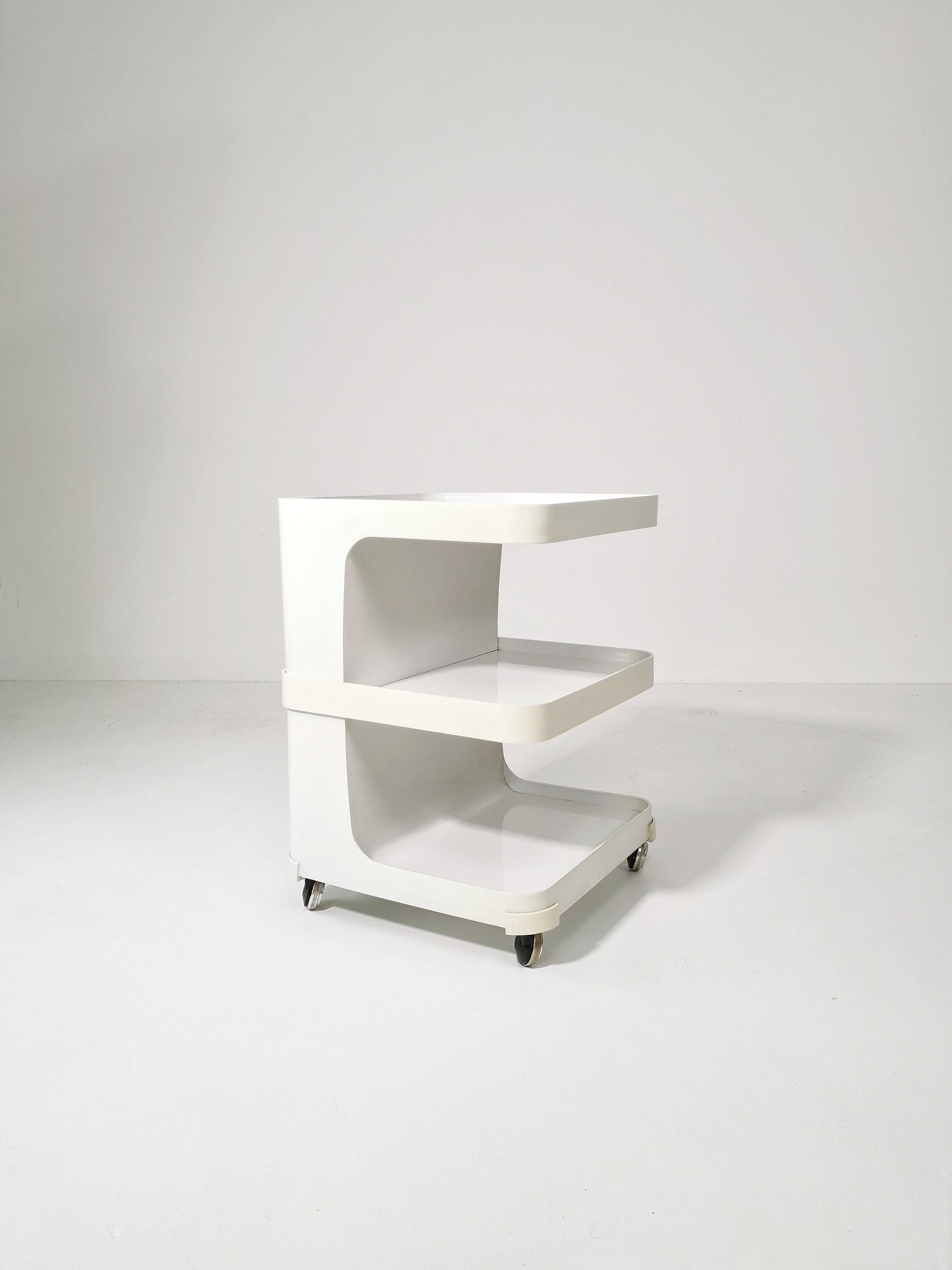 Spsceage side table or mini bar Trolly by flair for prisunic. Molded plastic 1980s