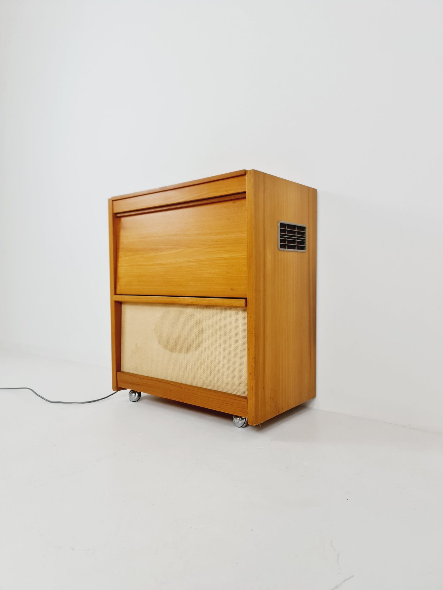 Mid Century Modern German ash record player, radio by Braun “RC 55 UK”, 1960s