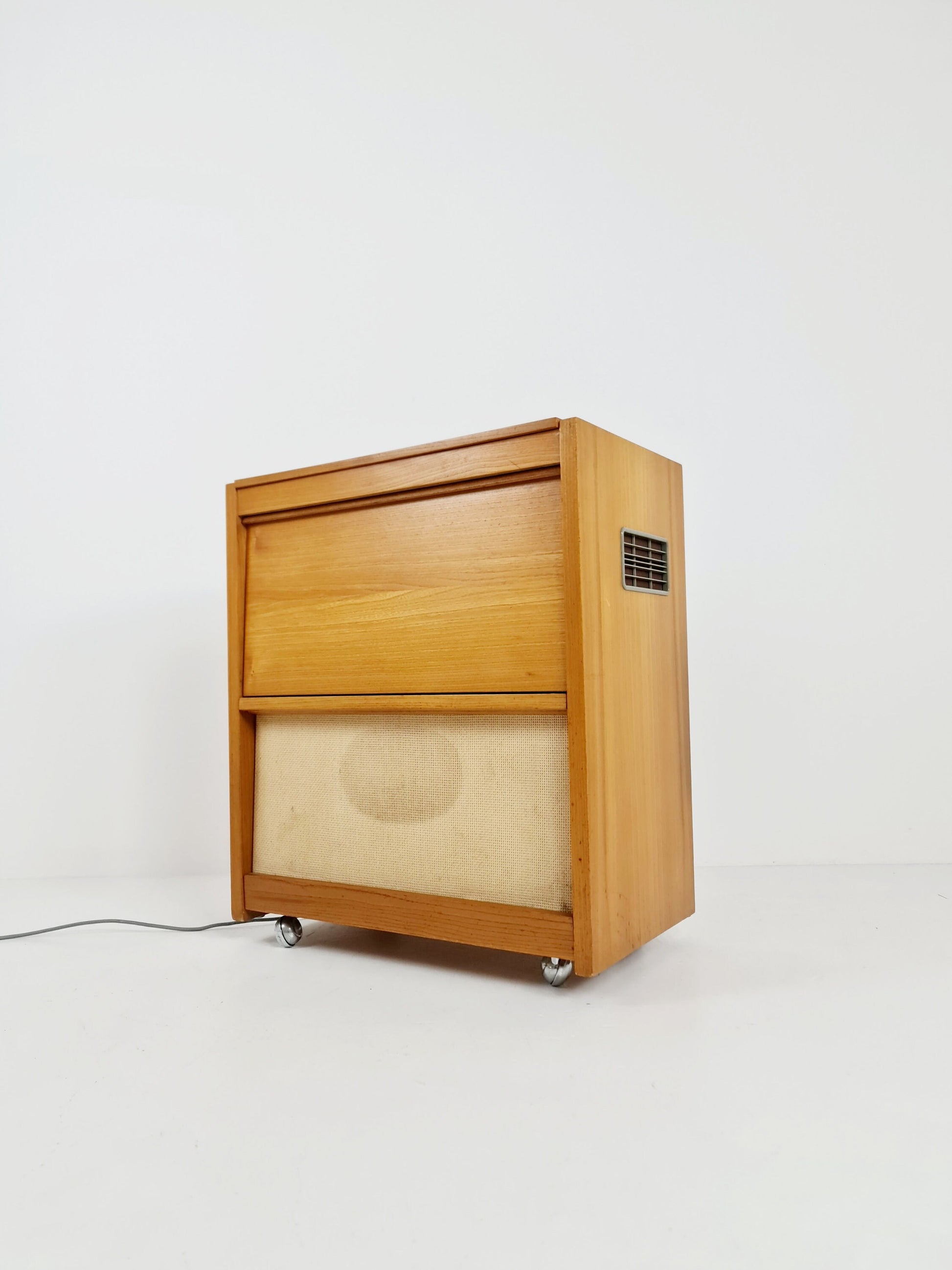 Mid Century Modern German ash record player, radio by Braun “RC 55 UK”, 1960s