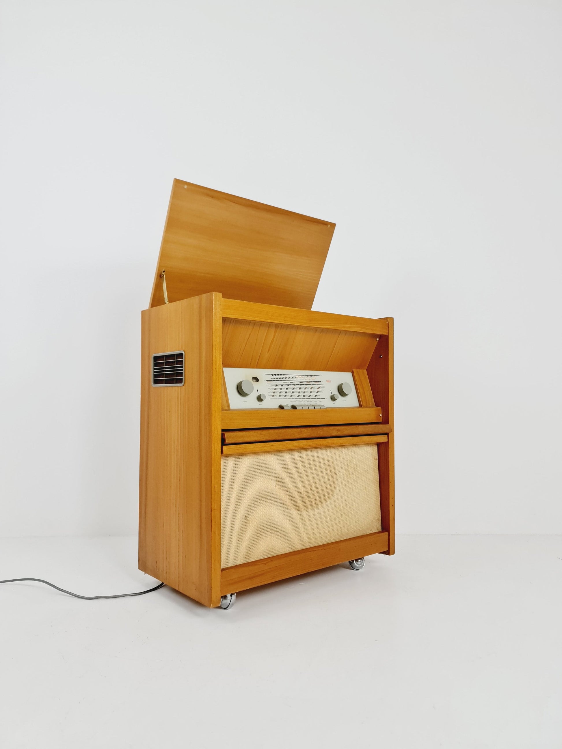 Mid Century Modern German ash record player, radio by Braun “RC 55 UK”, 1960s