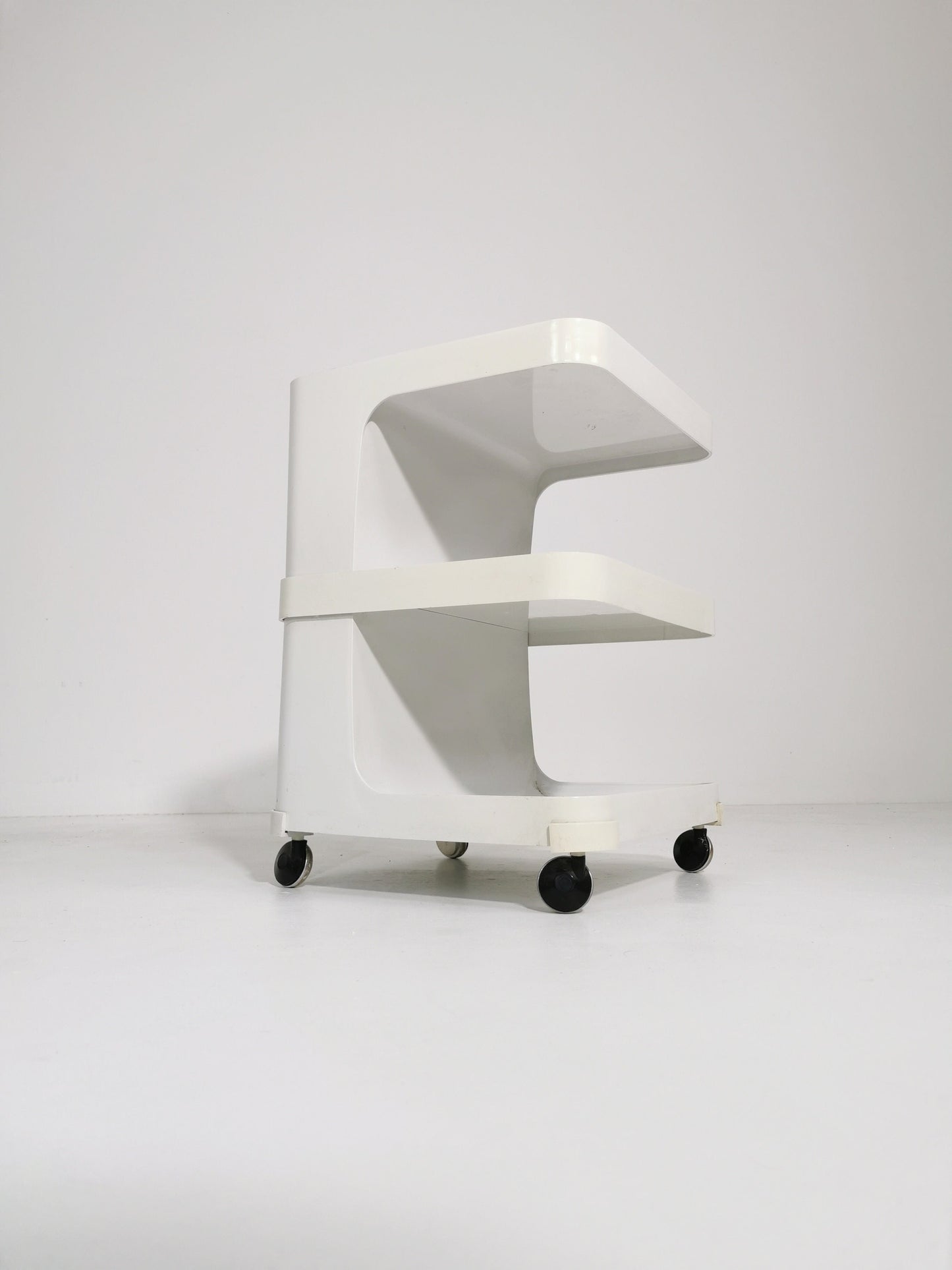 Spsceage side table or mini bar Trolly by flair for prisunic. Molded plastic 1980s