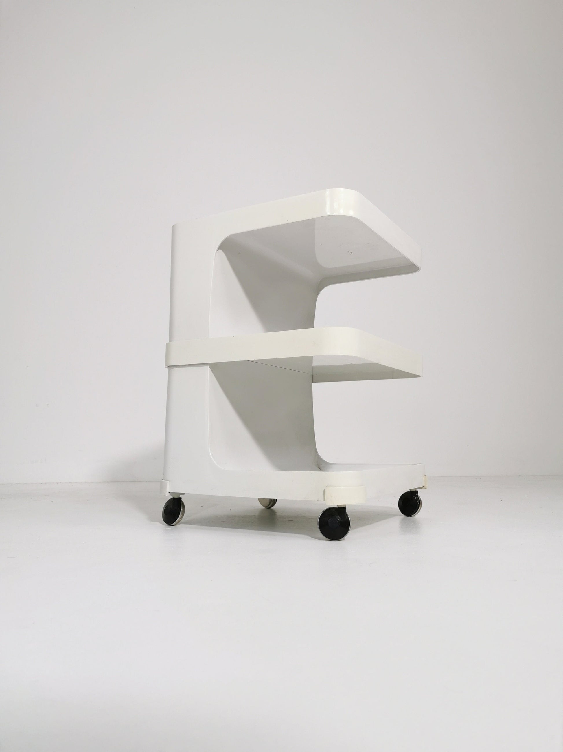 Spsceage side table or mini bar Trolly by flair for prisunic. Molded plastic 1980s