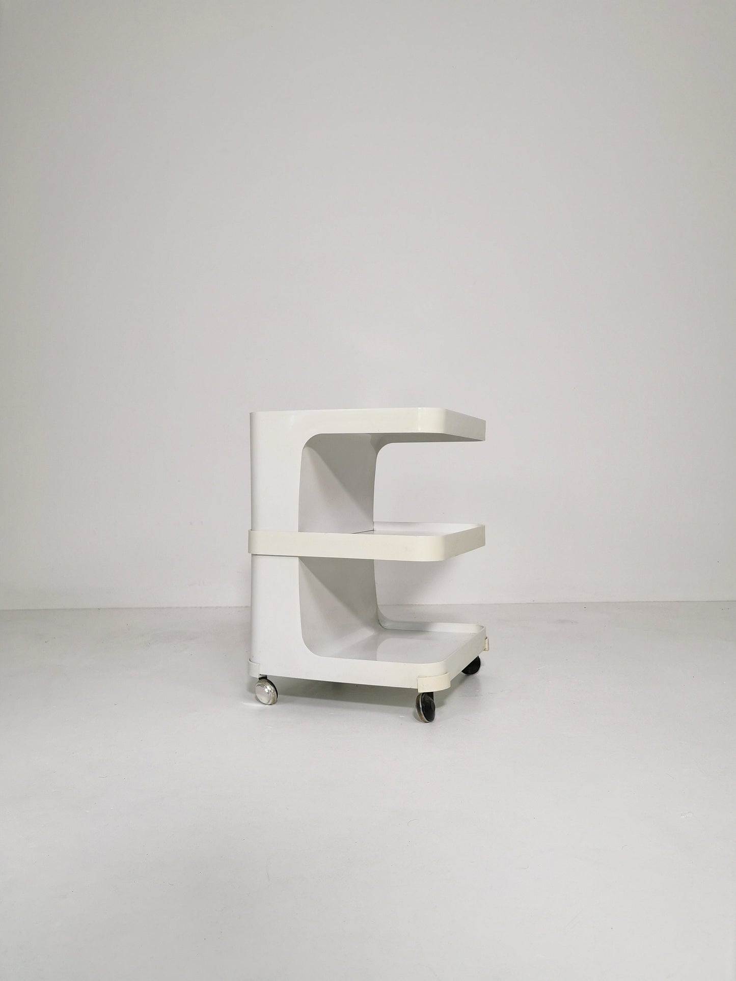 Spsceage side table or mini bar Trolly by flair for prisunic. Molded plastic 1980s