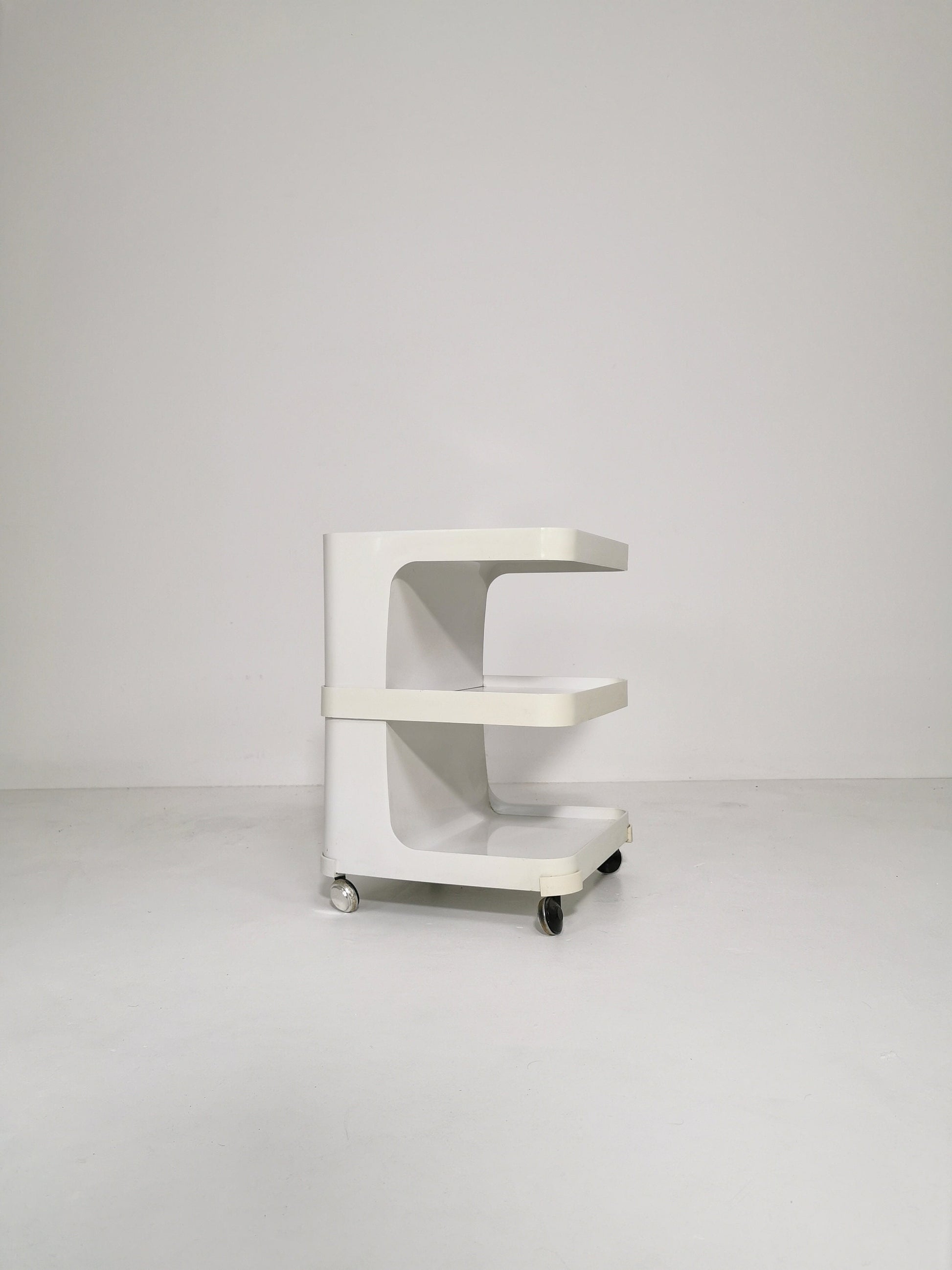 Spsceage side table or mini bar Trolly by flair for prisunic. Molded plastic 1980s