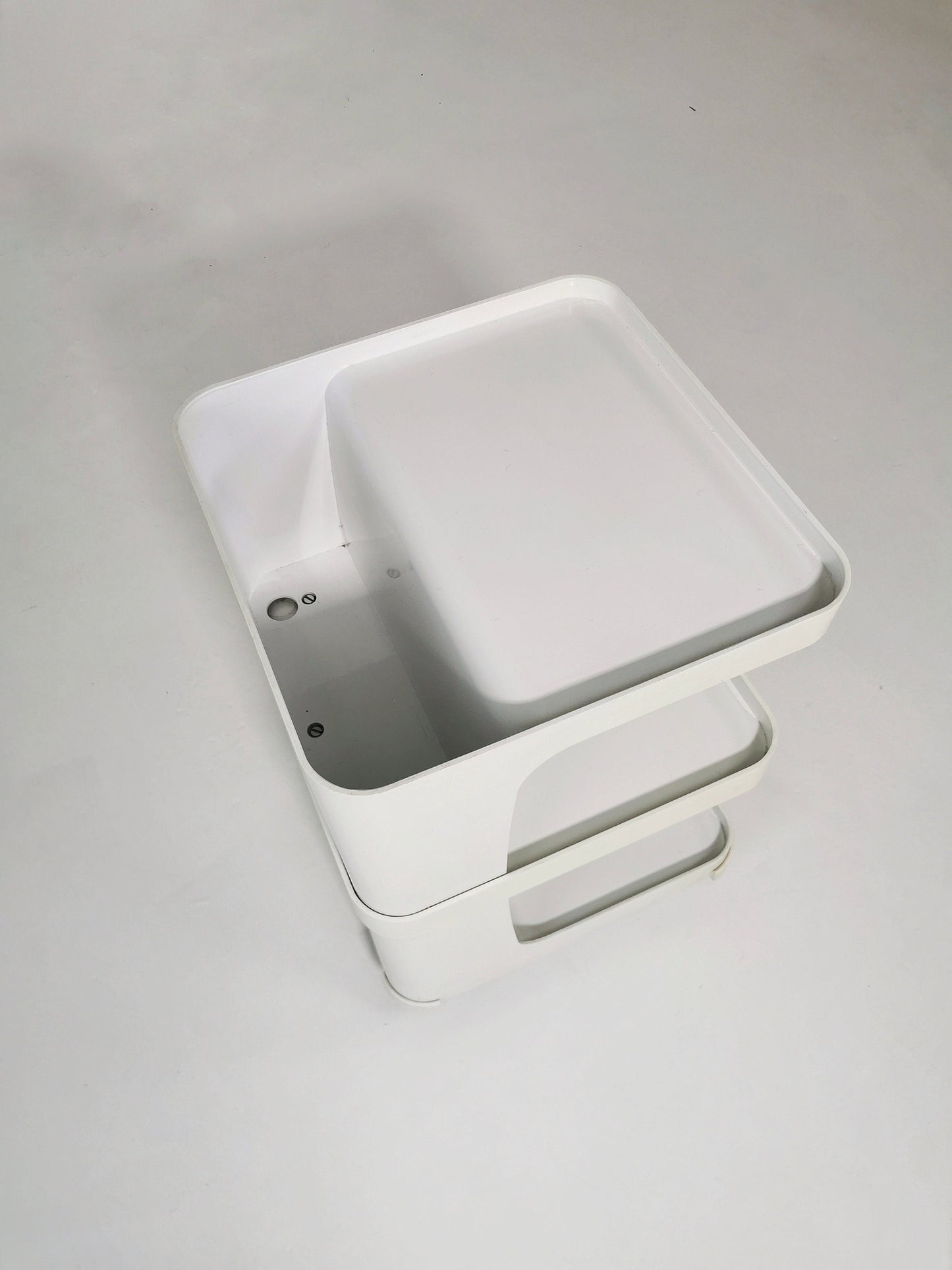 Spsceage side table or mini bar Trolly by flair for prisunic. Molded plastic 1980s
