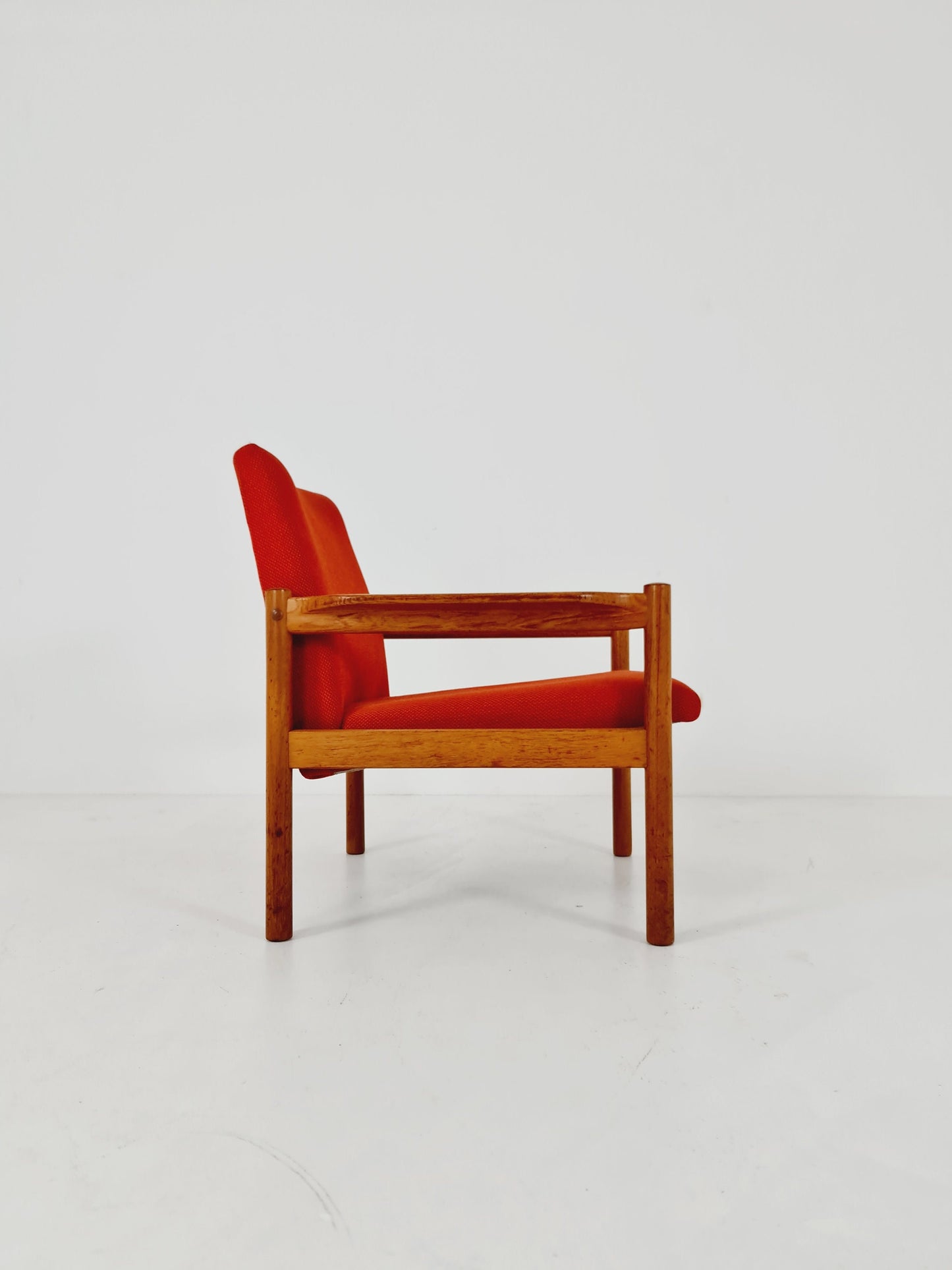 Midcentury Swedish lounge chair oak by Oiva Parviainen, Futura Möbler AB, Tibro, 1960s